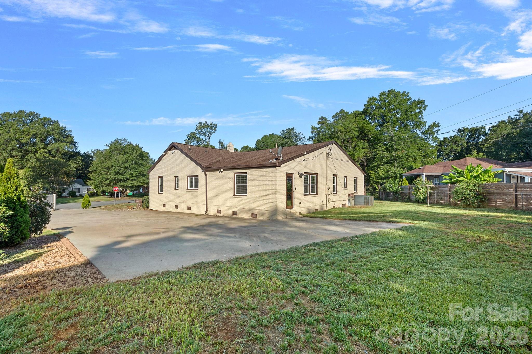 2561 Lumina Avenue — Charlotte