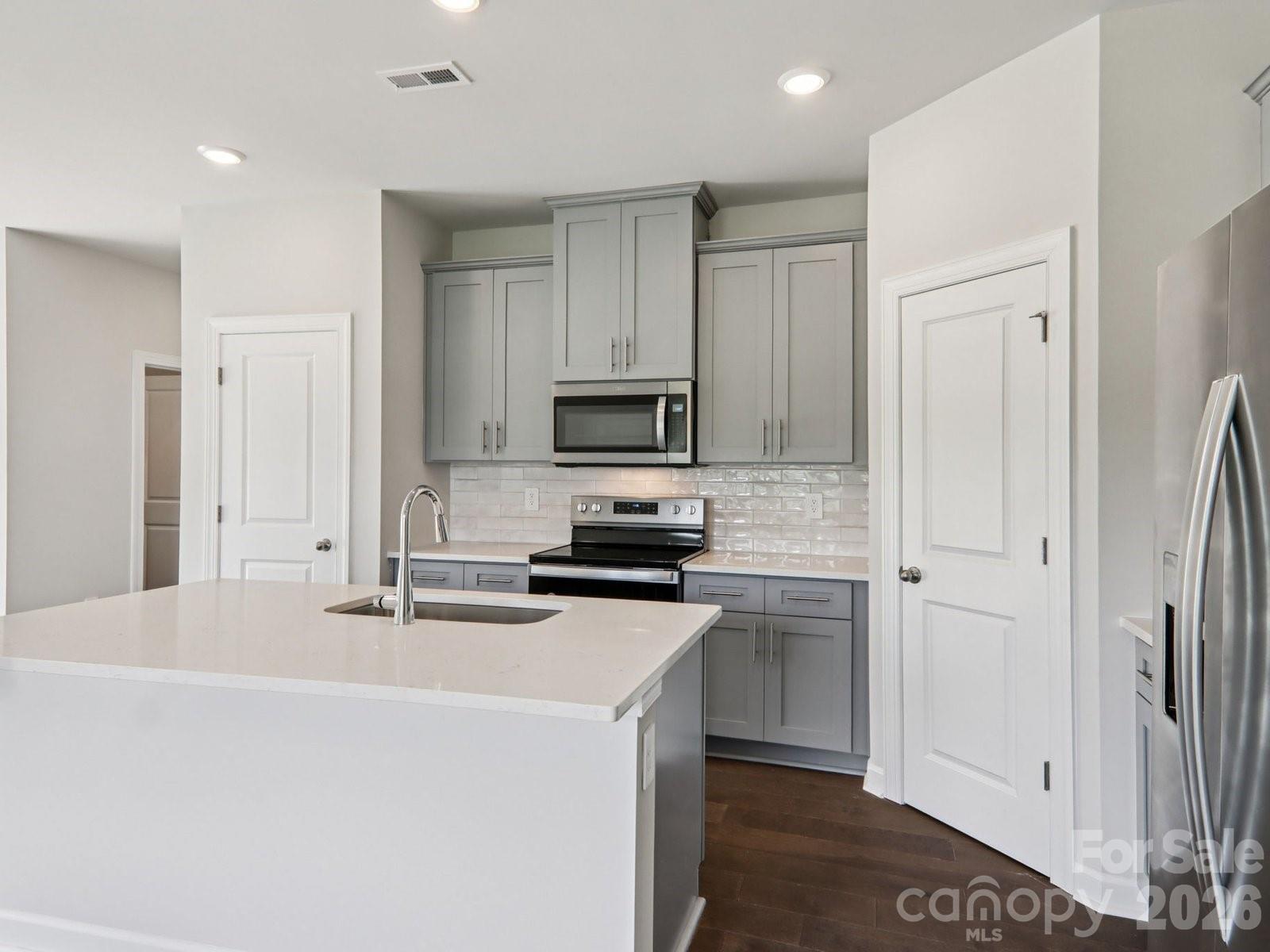 9049 Foggy Brook Loop — Charlotte