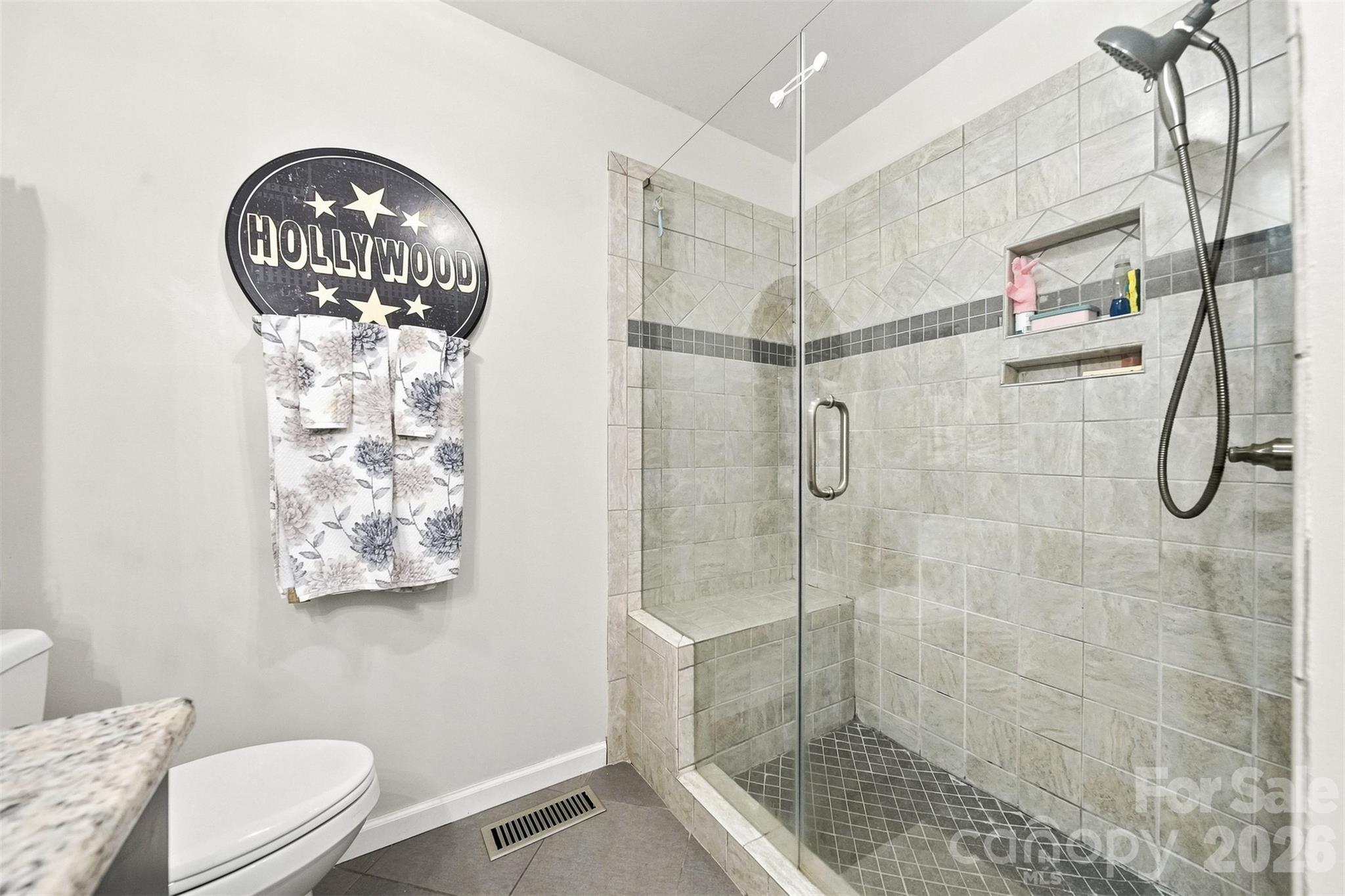 1007 21st Avenue NE — Hickory
