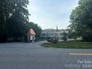 1007 21st Avenue NE — Hickory