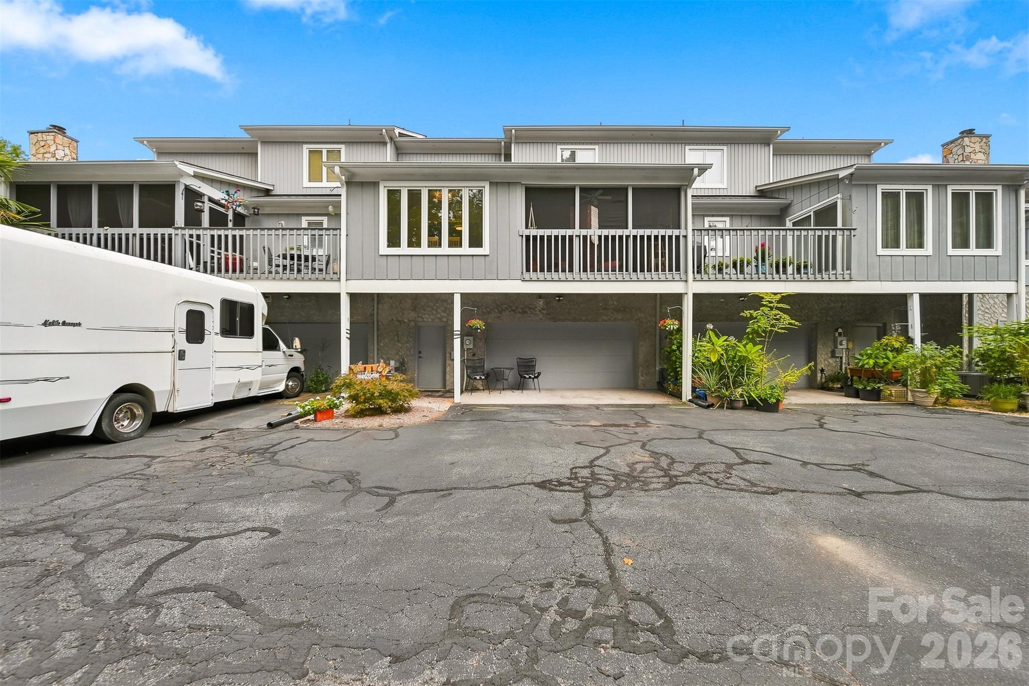 1007 21st Avenue NE — Hickory