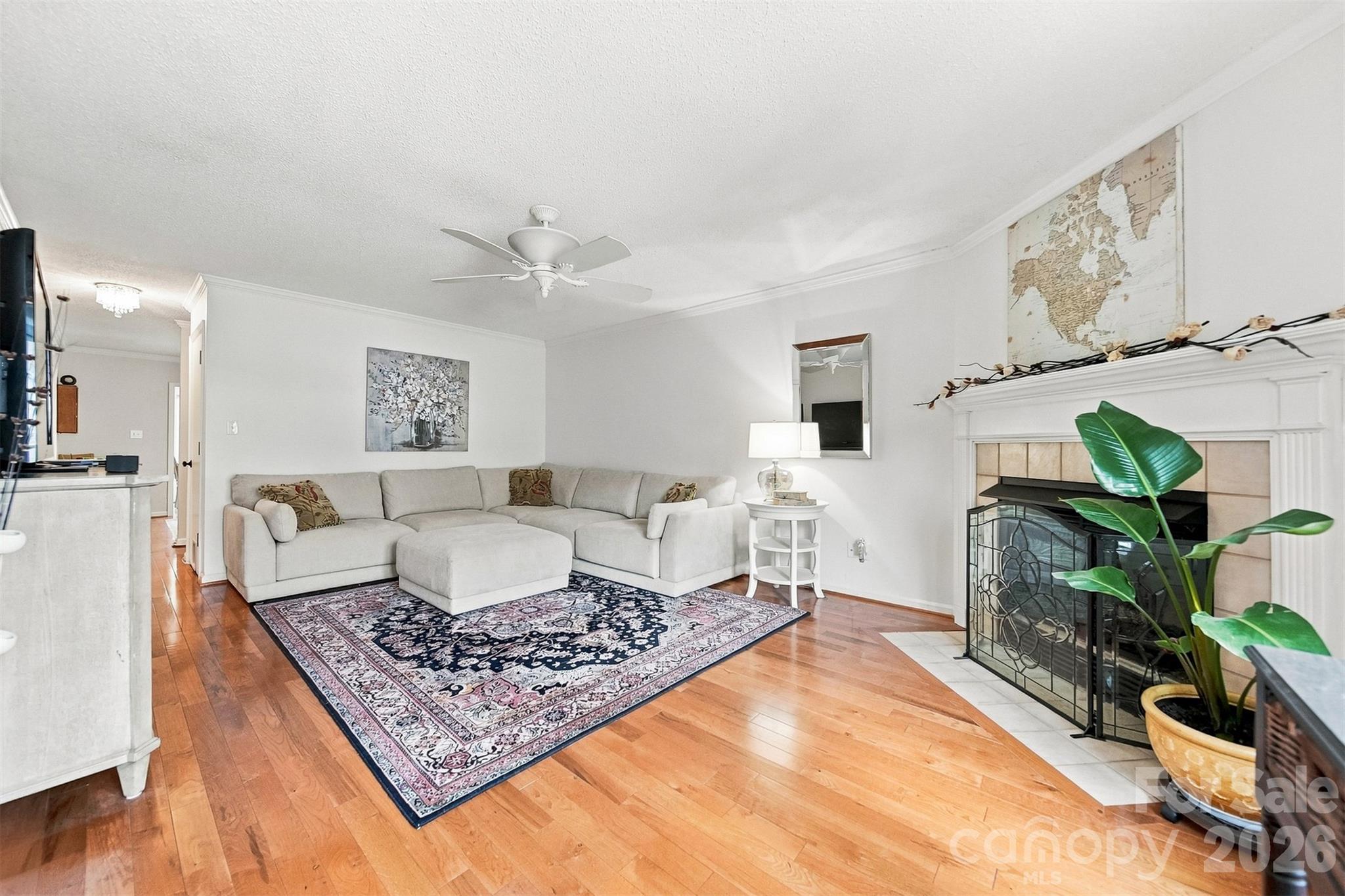1007 21st Avenue NE — Hickory