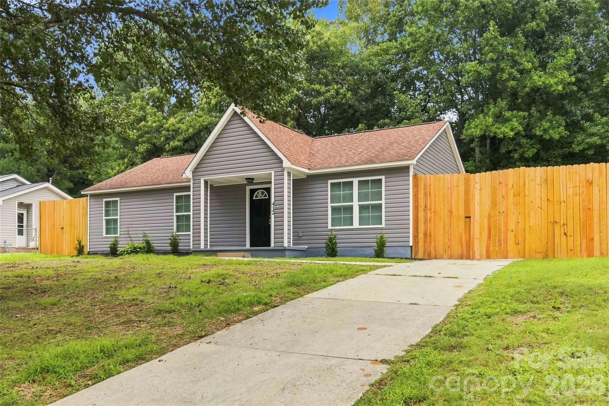 412 E Mclelland Avenue — Mooresville