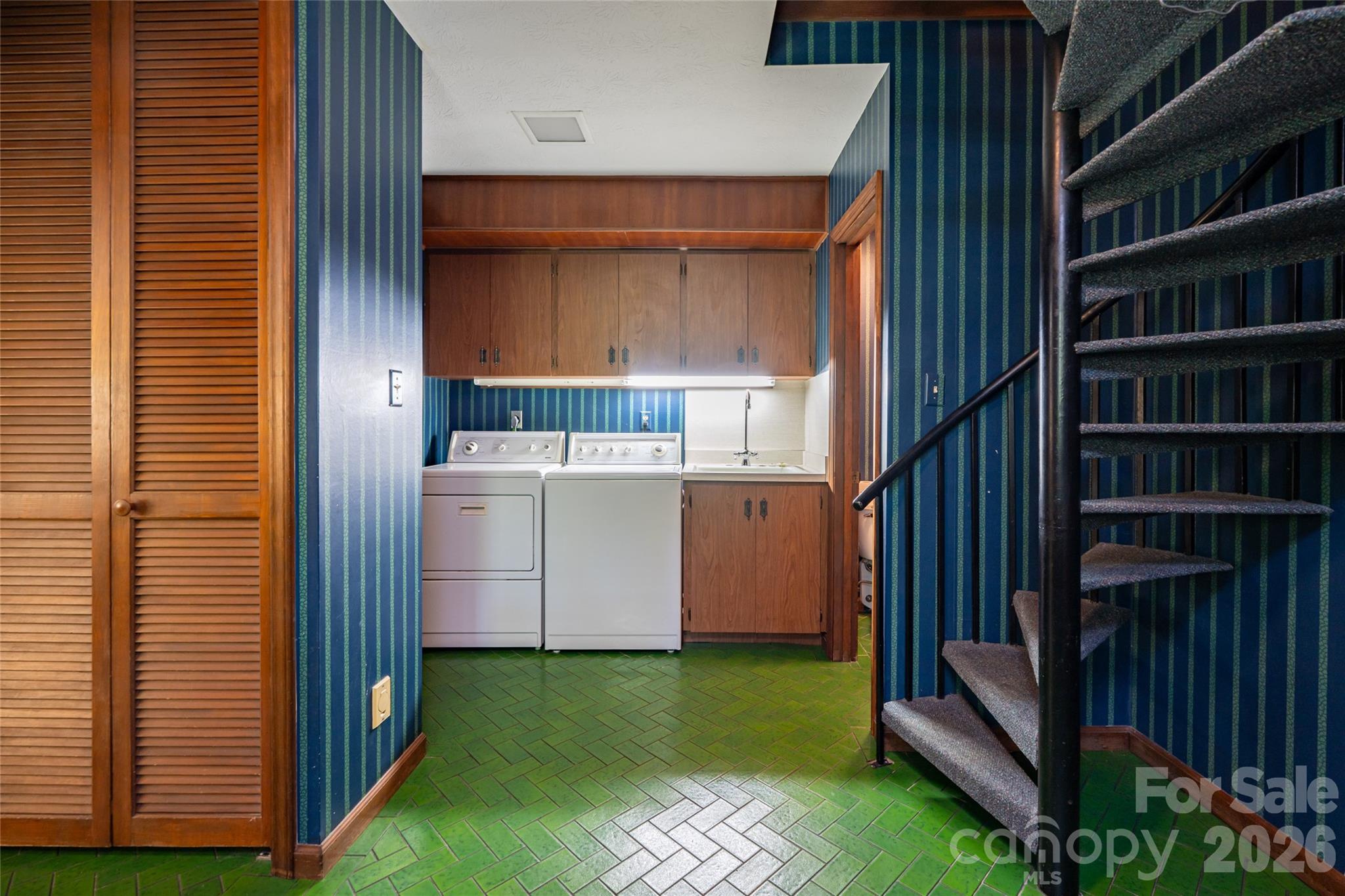 25 E Forest Road — Asheville