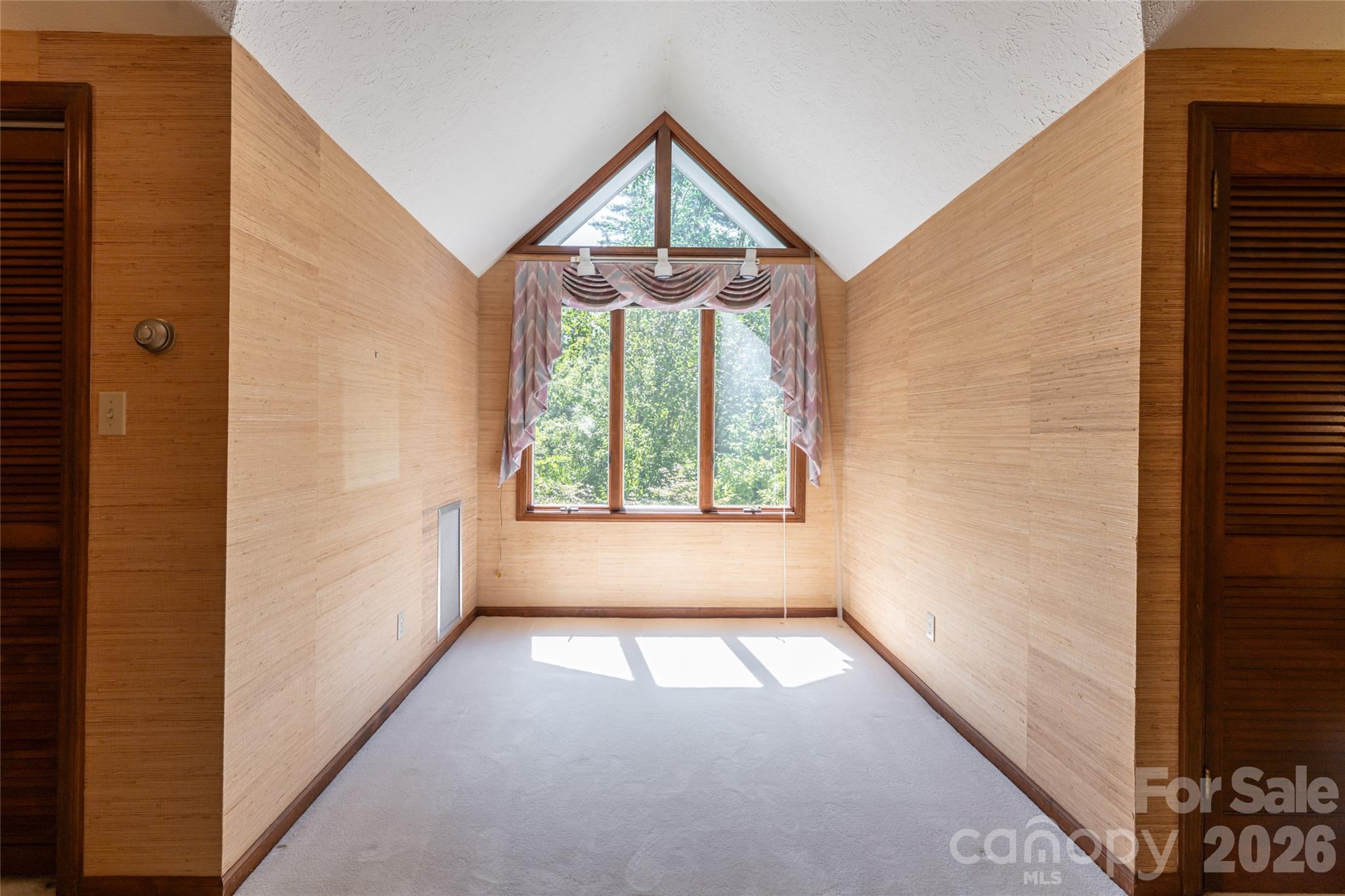 25 E Forest Road — Asheville