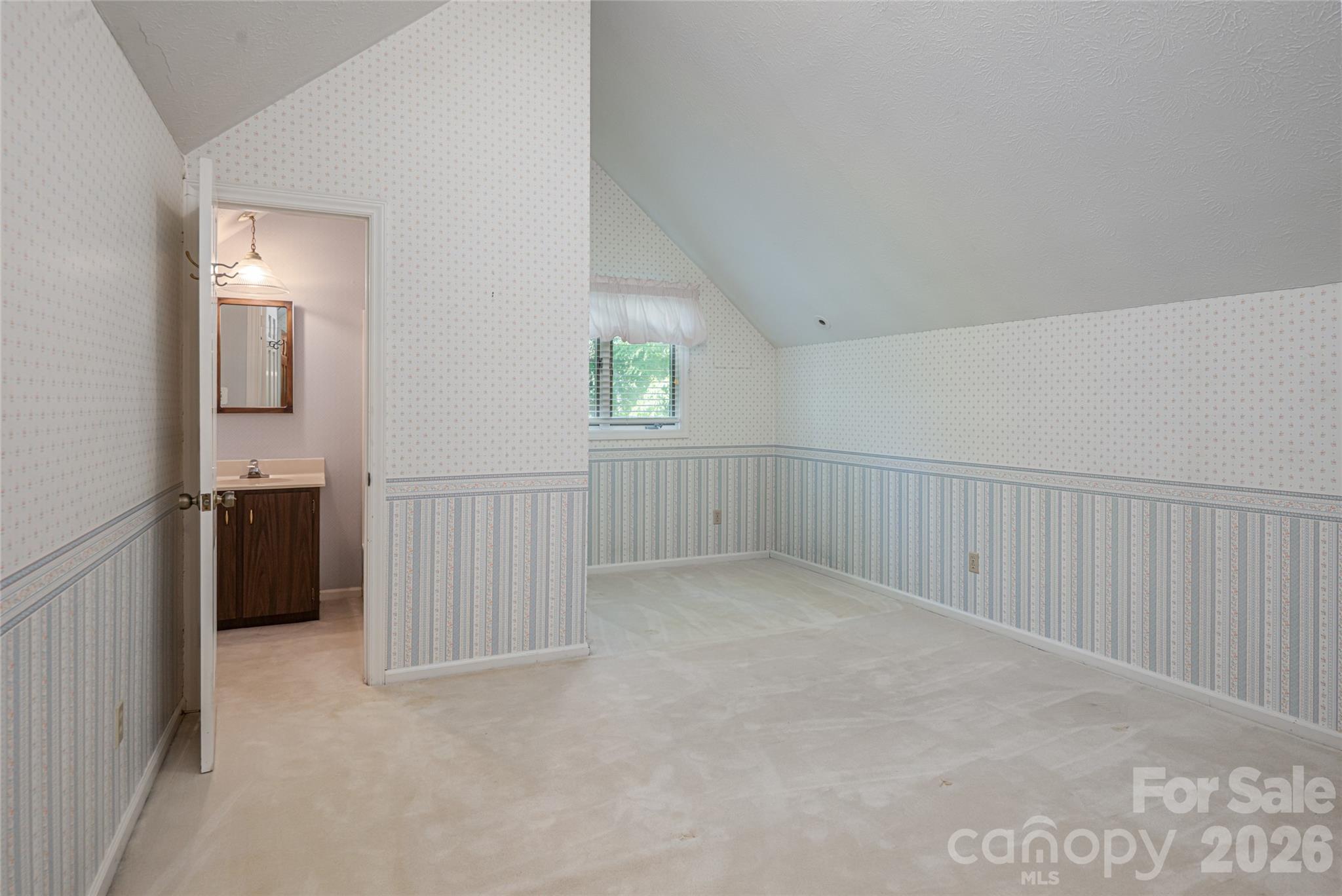 25 E Forest Road — Asheville