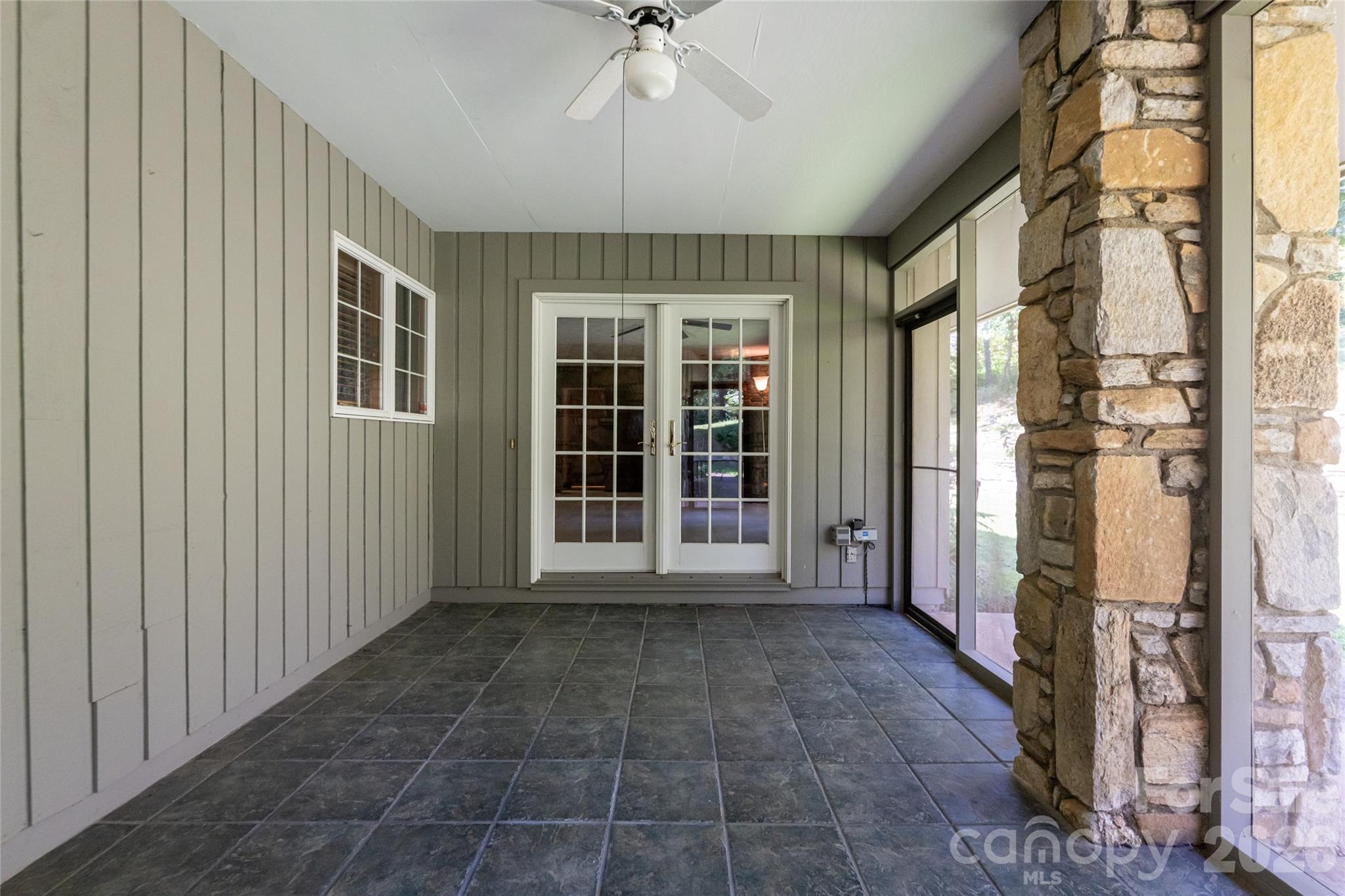 25 E Forest Road — Asheville