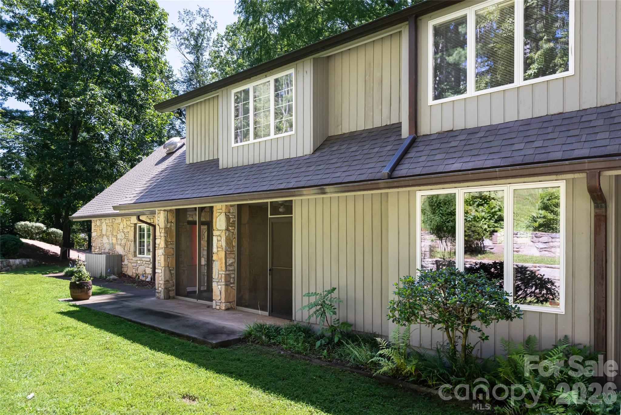 25 E Forest Road — Asheville