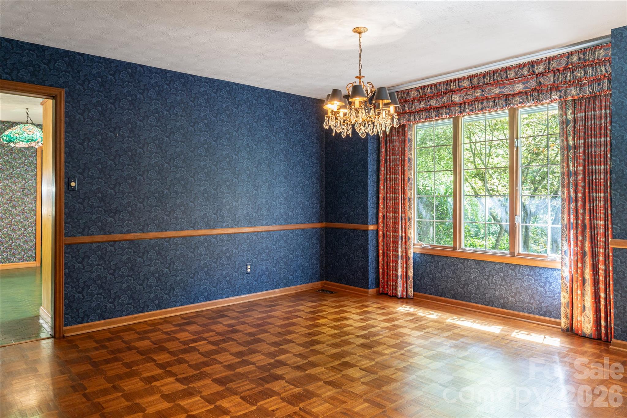 25 E Forest Road — Asheville