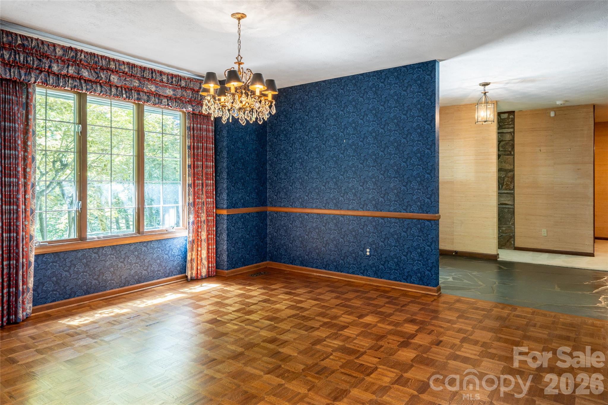 25 E Forest Road — Asheville