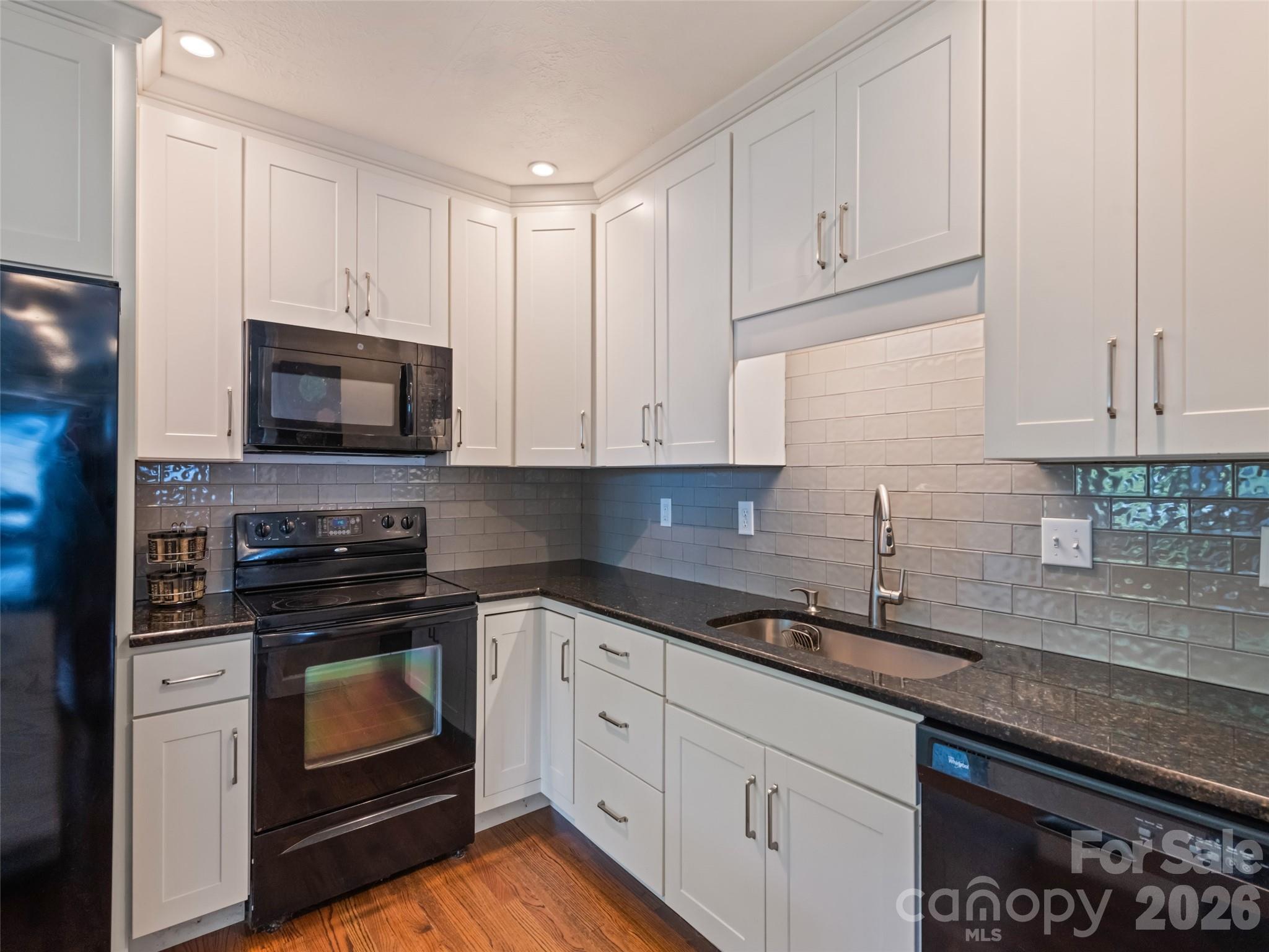 1909 Arlington Place — Hendersonville