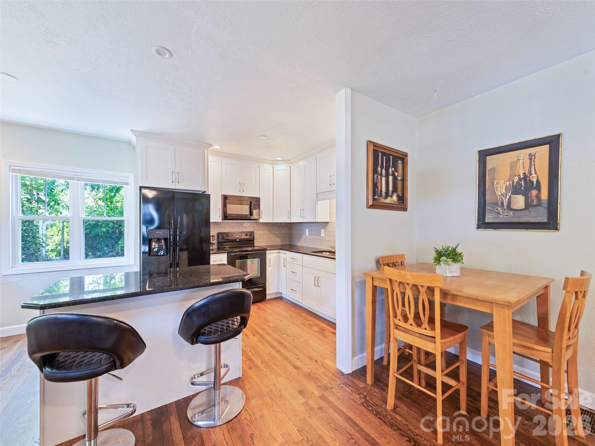 1909 Arlington Place — Hendersonville