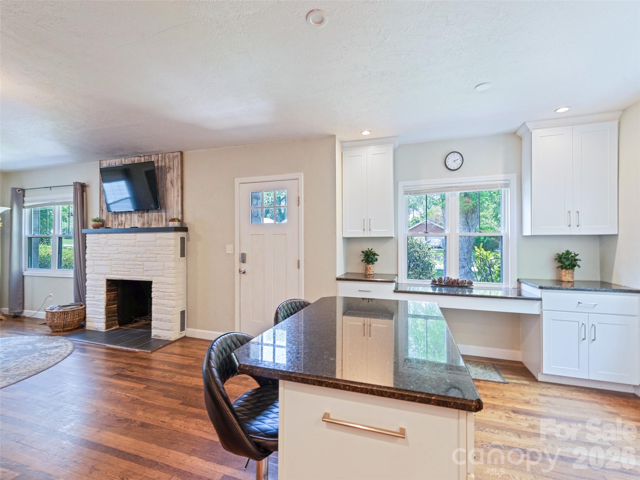 1909 Arlington Place — Hendersonville