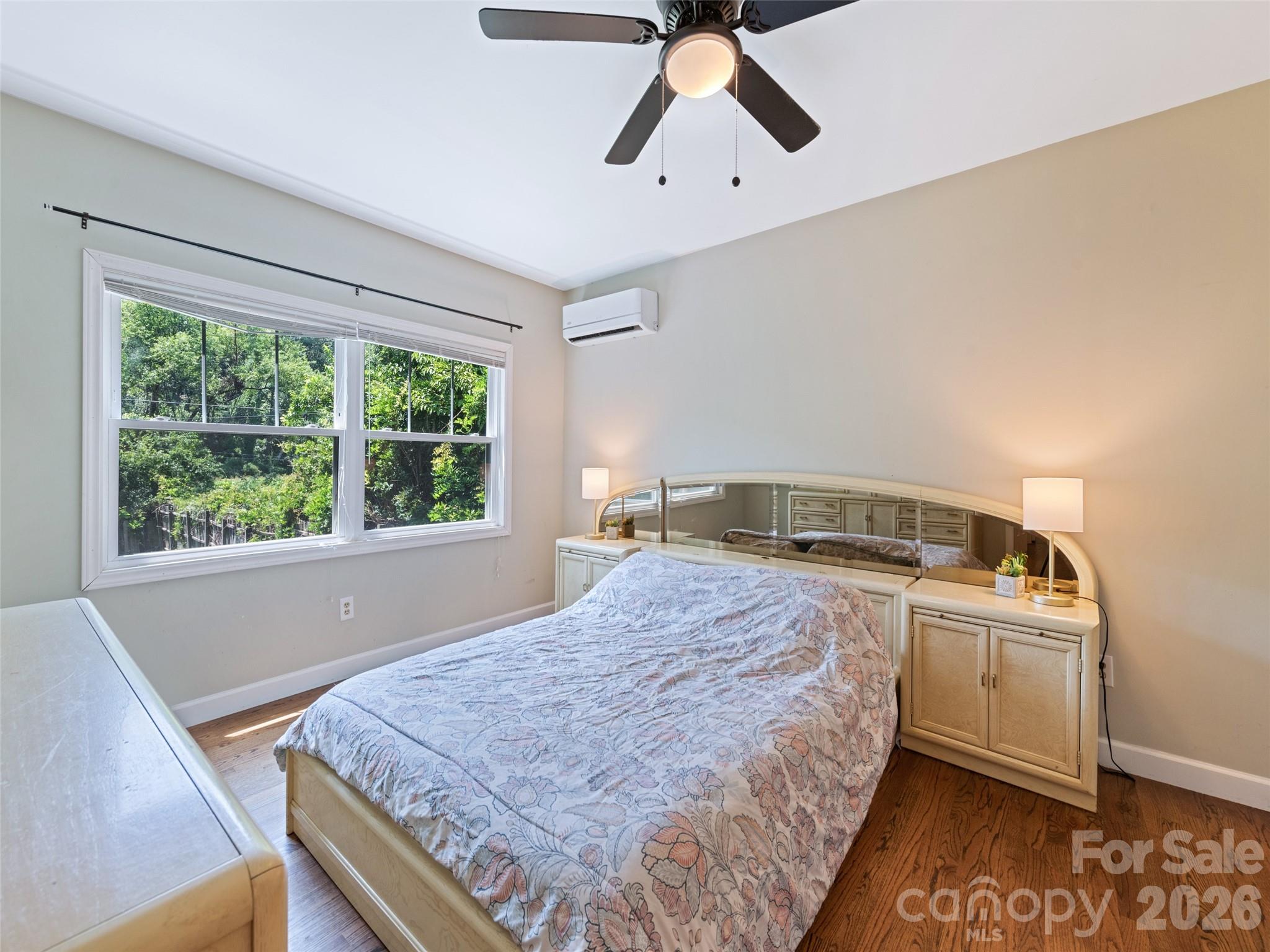1909 Arlington Place — Hendersonville