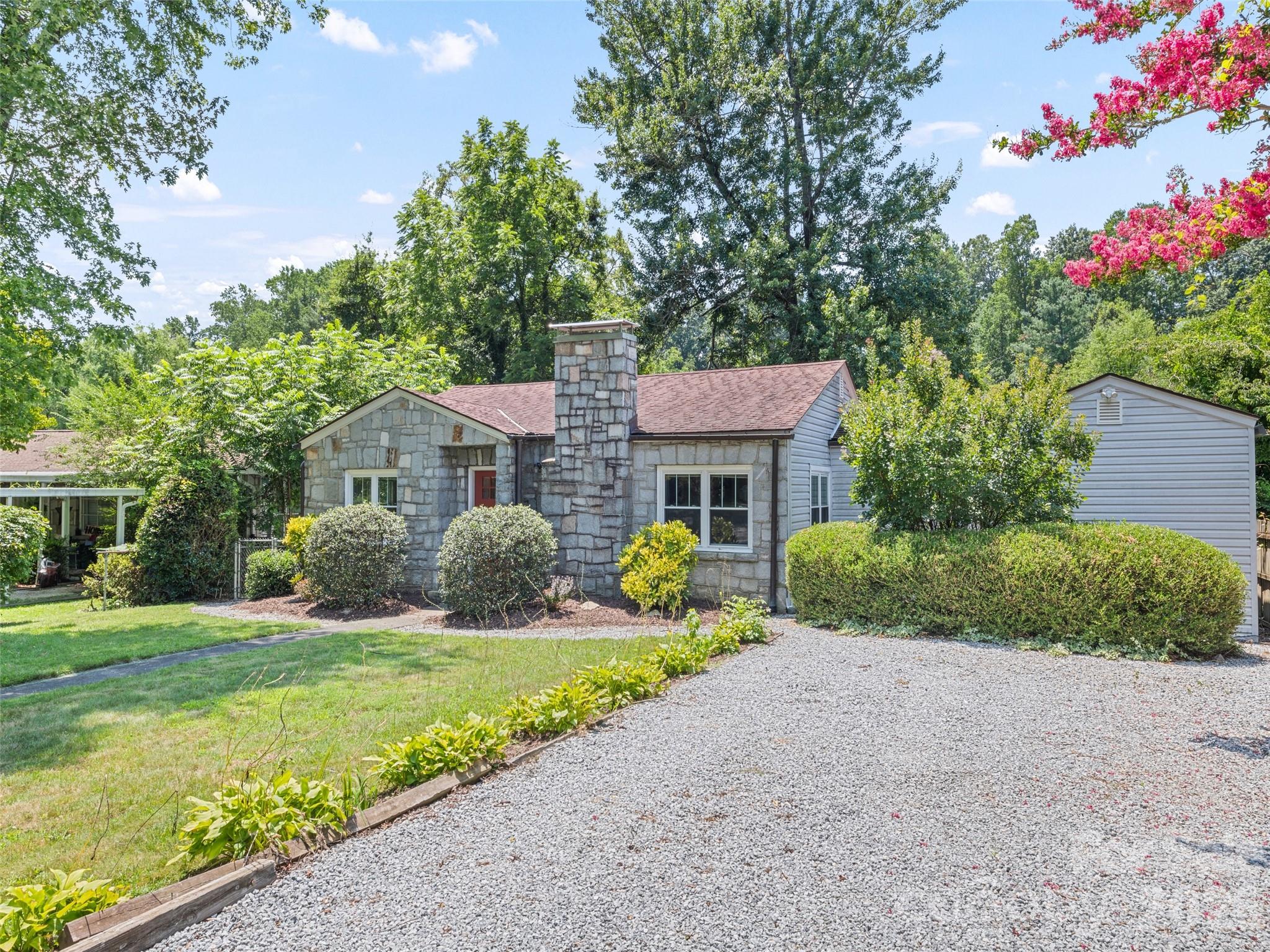 1909 Arlington Place — Hendersonville