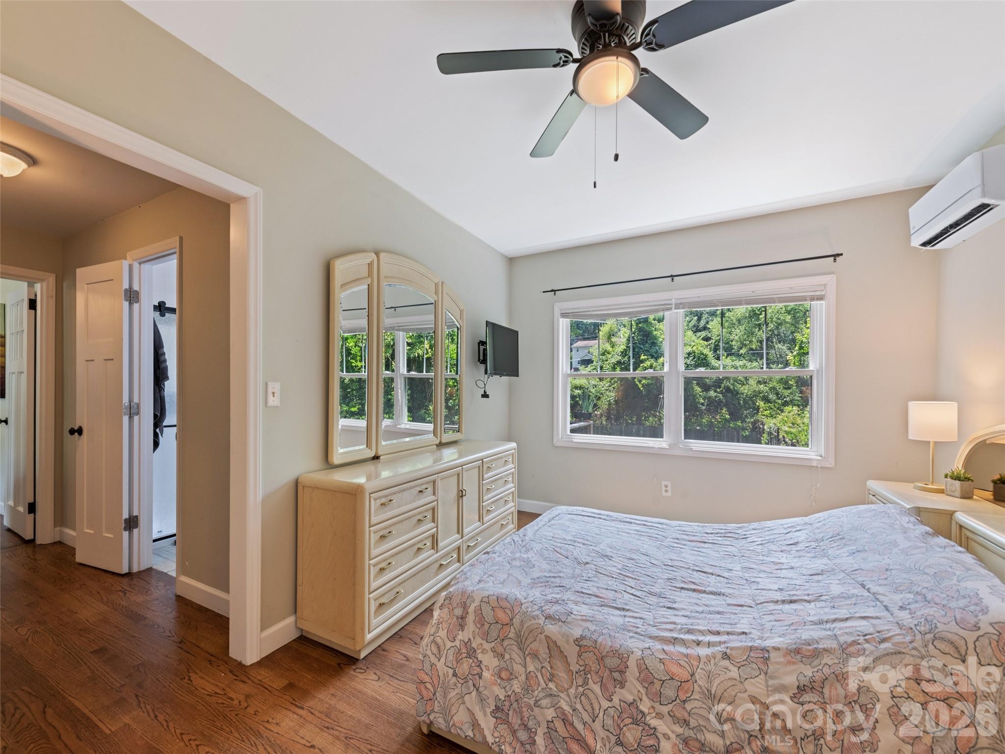 1909 Arlington Place — Hendersonville