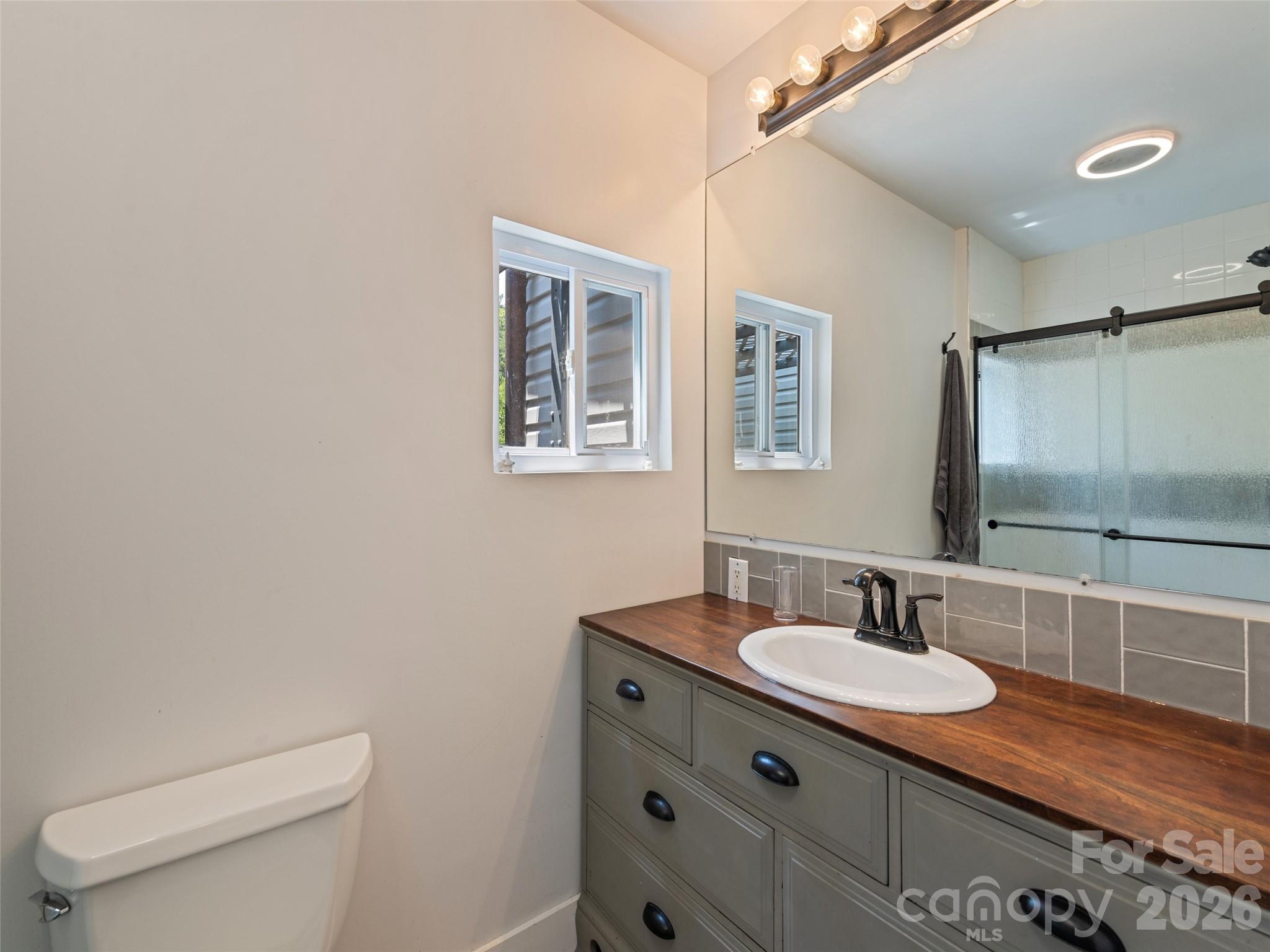1909 Arlington Place — Hendersonville