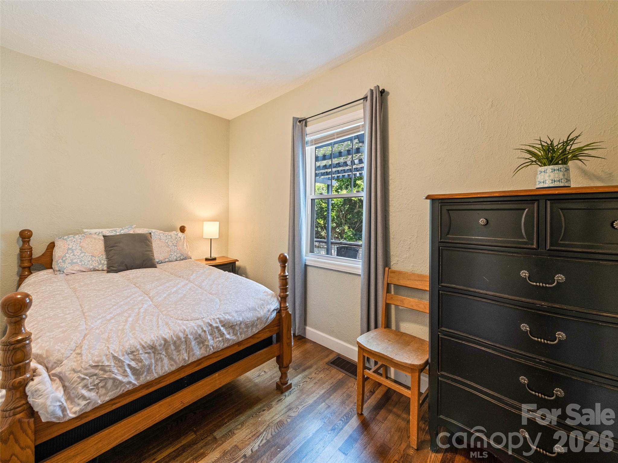 1909 Arlington Place — Hendersonville
