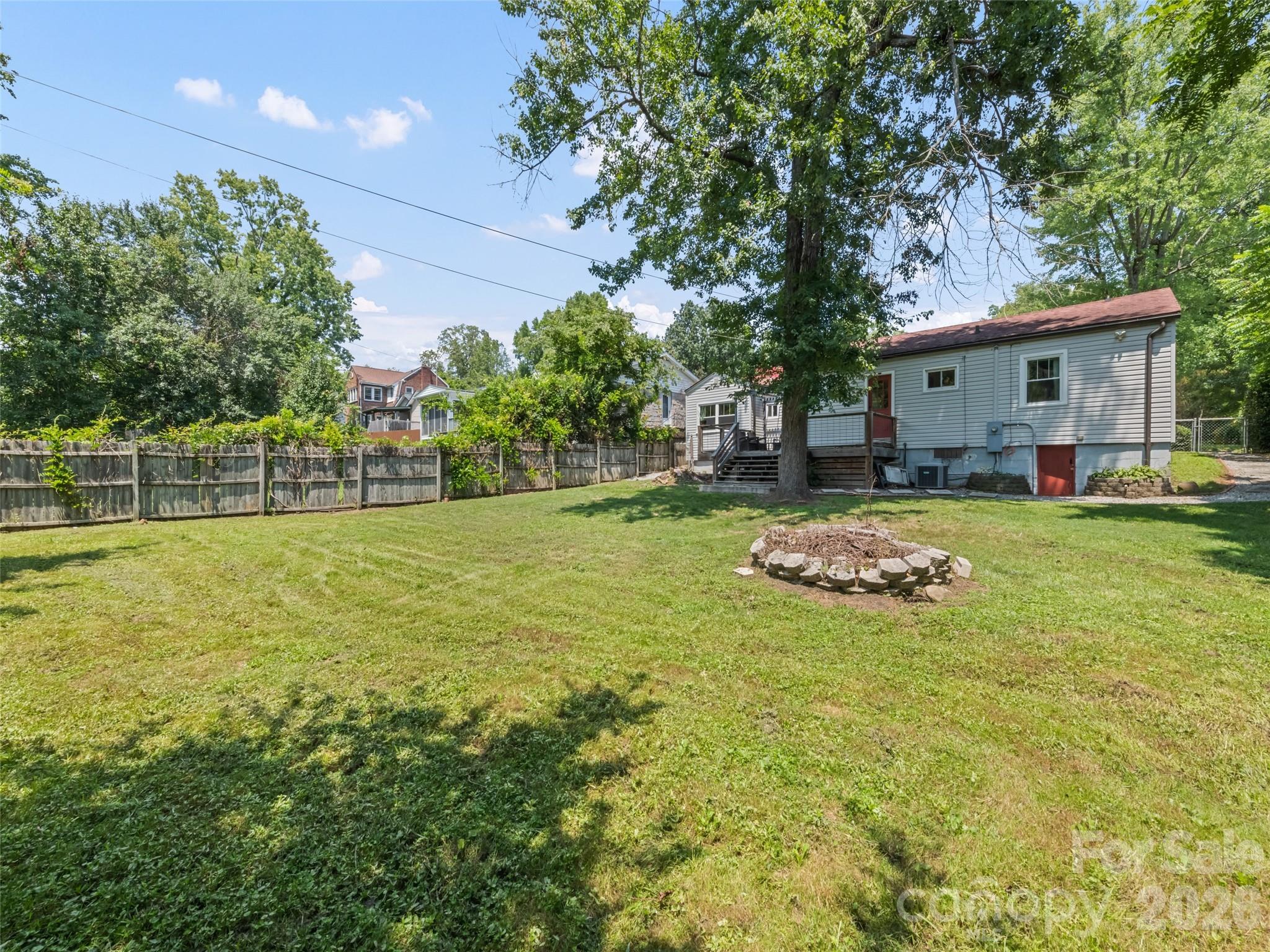 1909 Arlington Place — Hendersonville