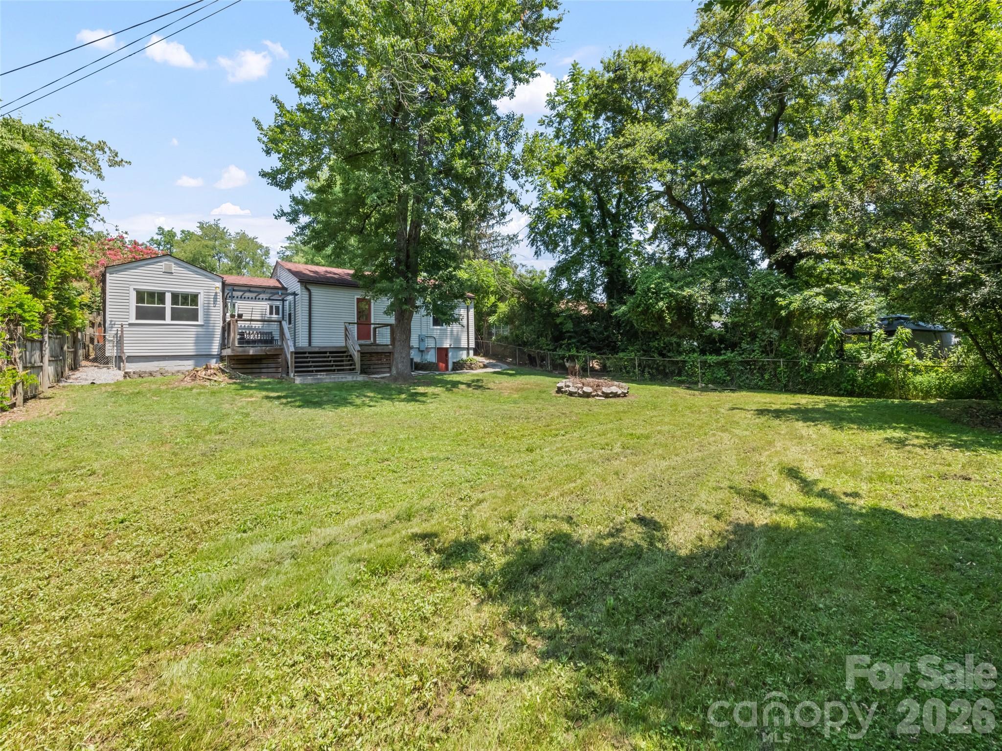 1909 Arlington Place — Hendersonville