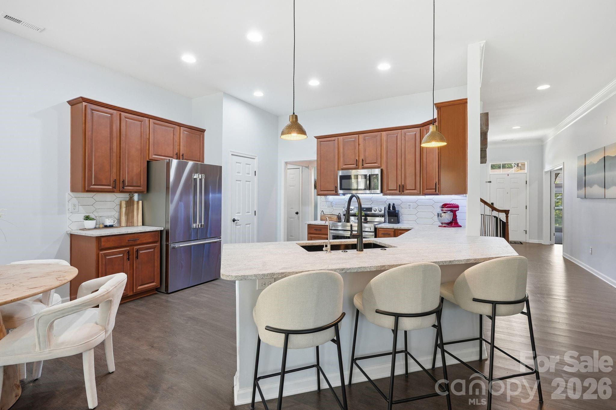 4851 Summerside Drive — Clover