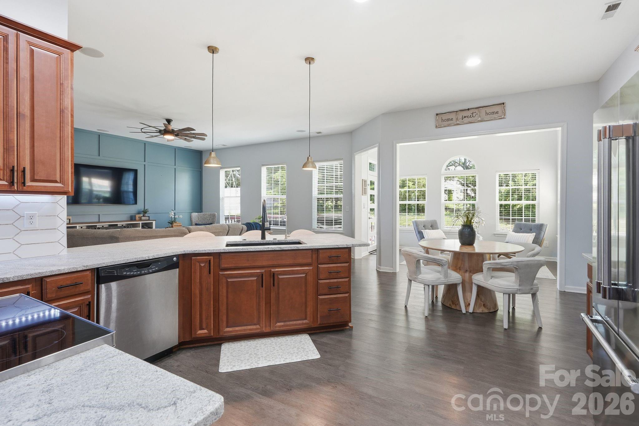 4851 Summerside Drive — Clover