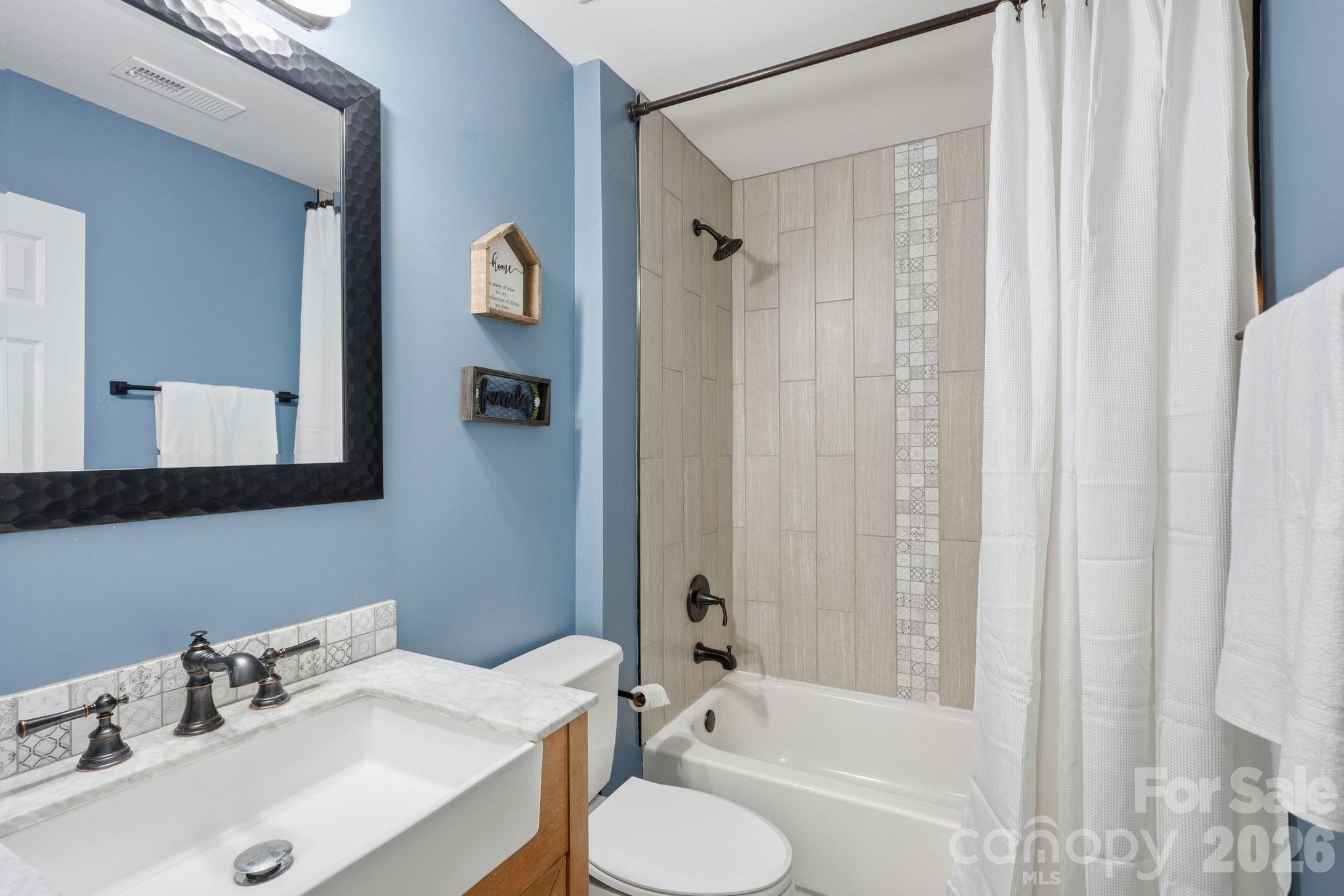 4851 Summerside Drive — Clover