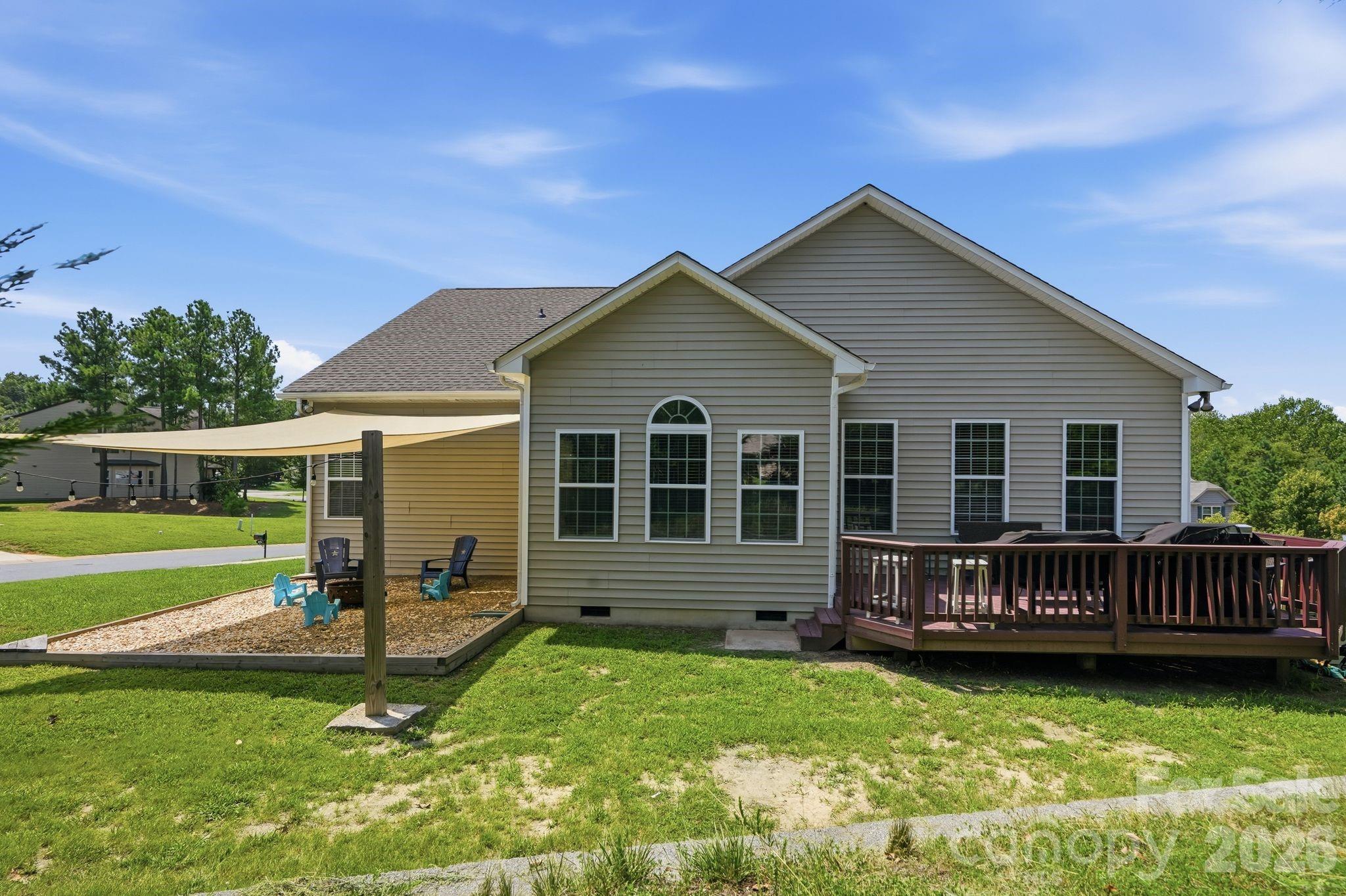 4851 Summerside Drive — Clover