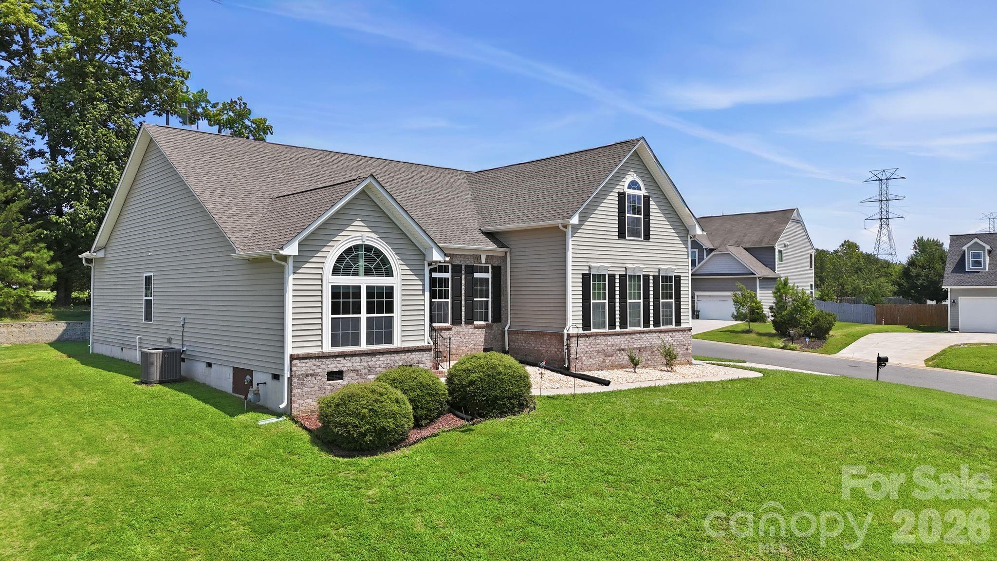 4851 Summerside Drive — Clover