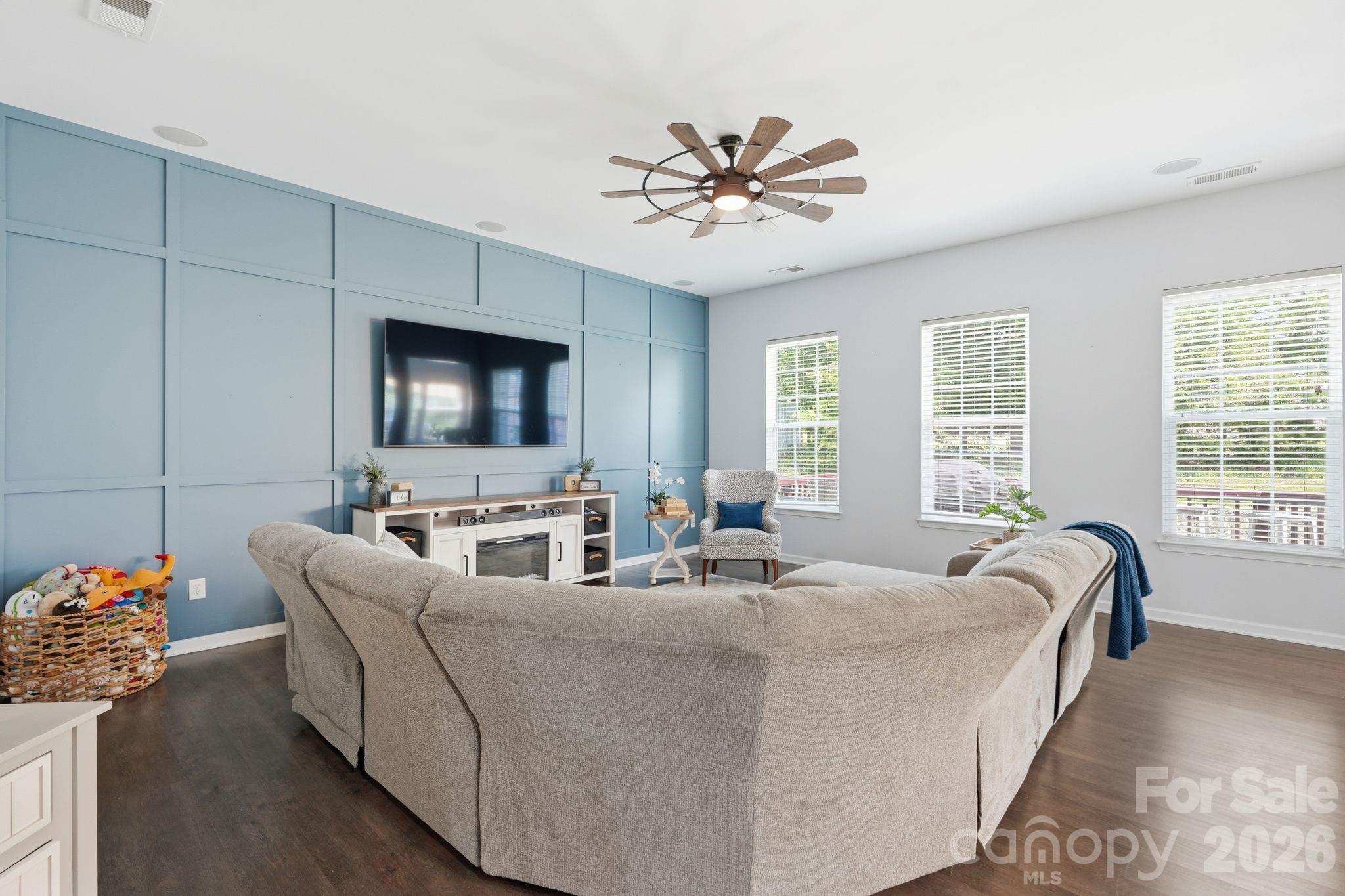4851 Summerside Drive — Clover