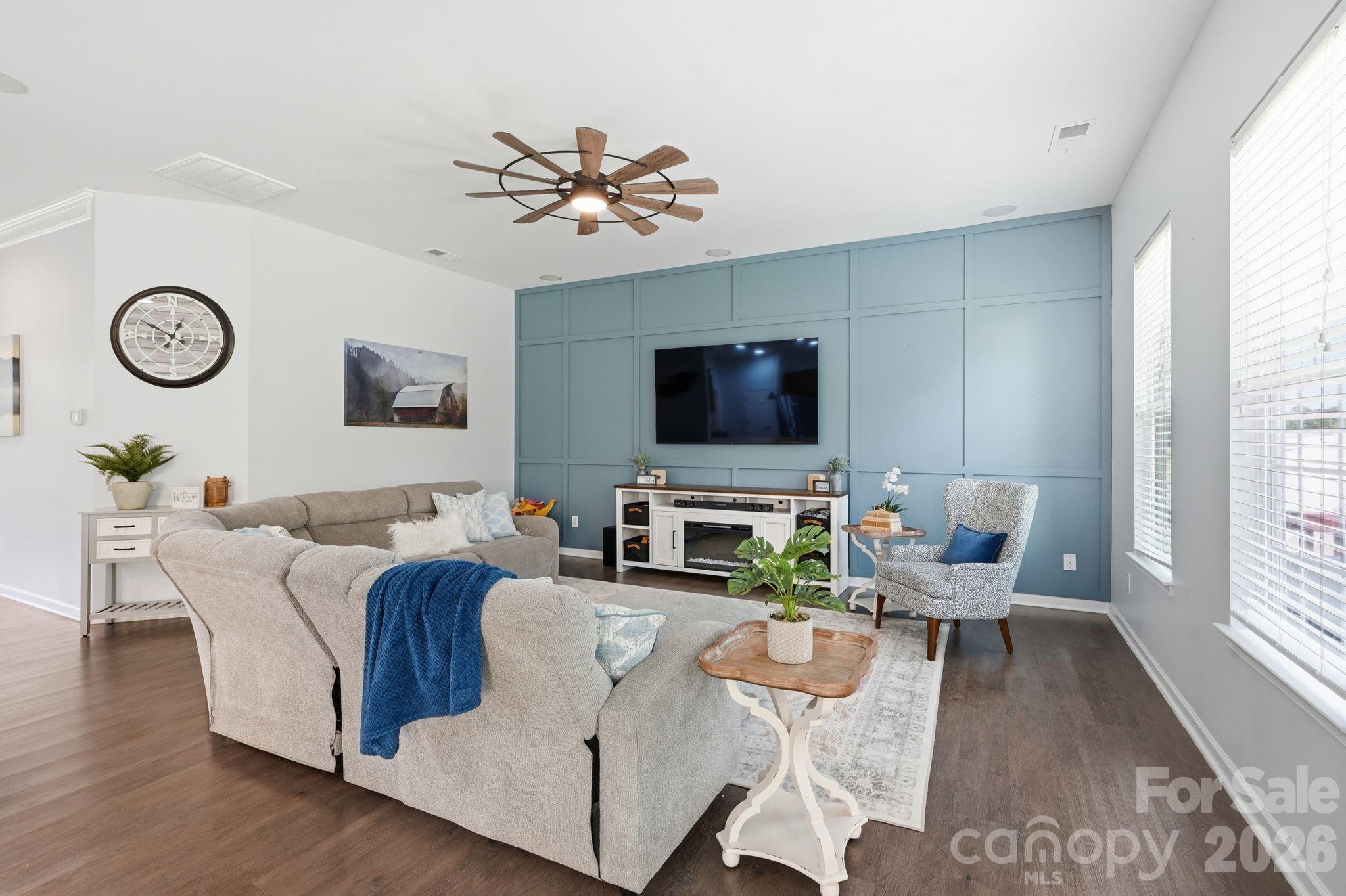 4851 Summerside Drive — Clover