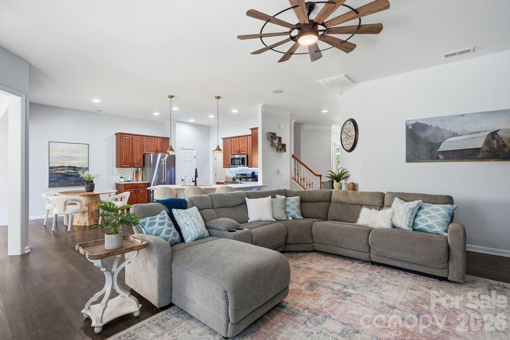 4851 Summerside Drive — Clover
