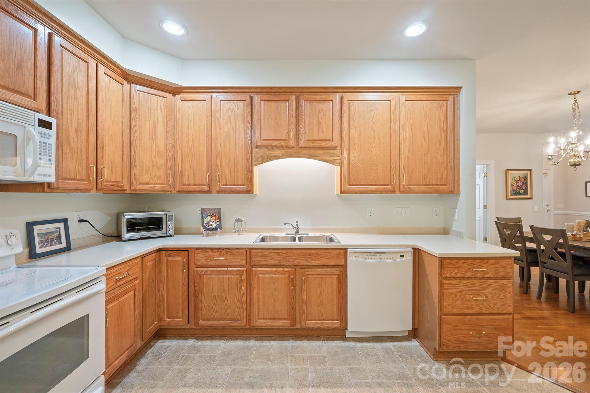 3221 Abbey Walk Lane — Matthews
