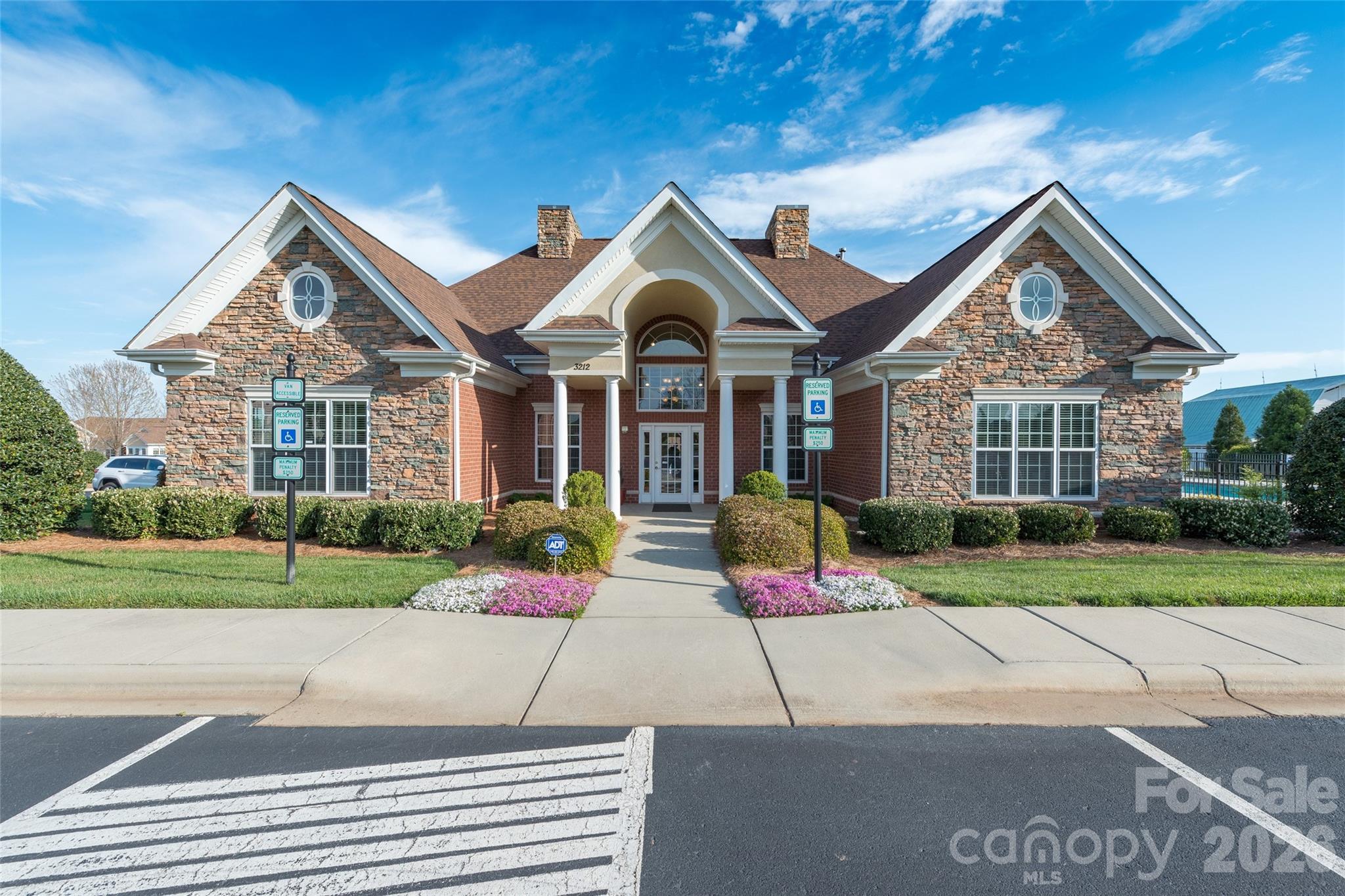 3221 Abbey Walk Lane — Matthews
