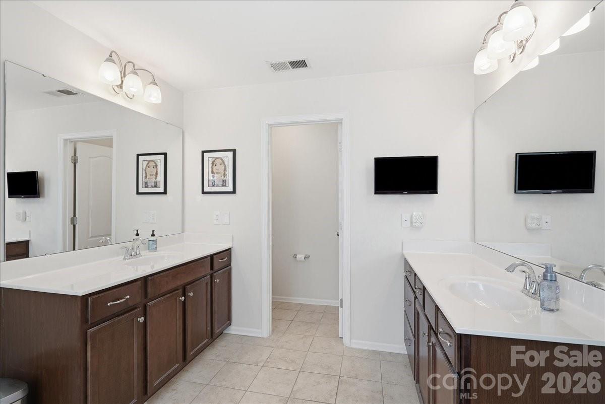3829 Franklin Meadows Drive — Matthews