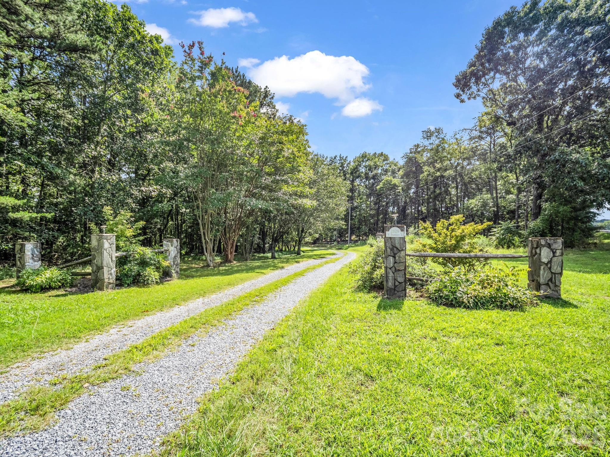 2829 W Stage Coach Trail — Shelby