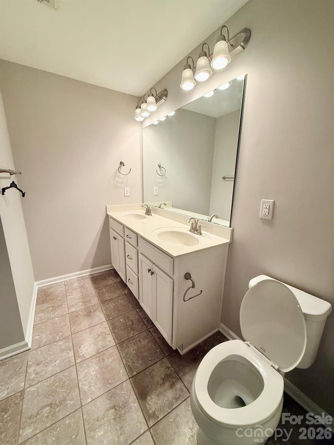 5658 Stonewells Drive — Charlotte