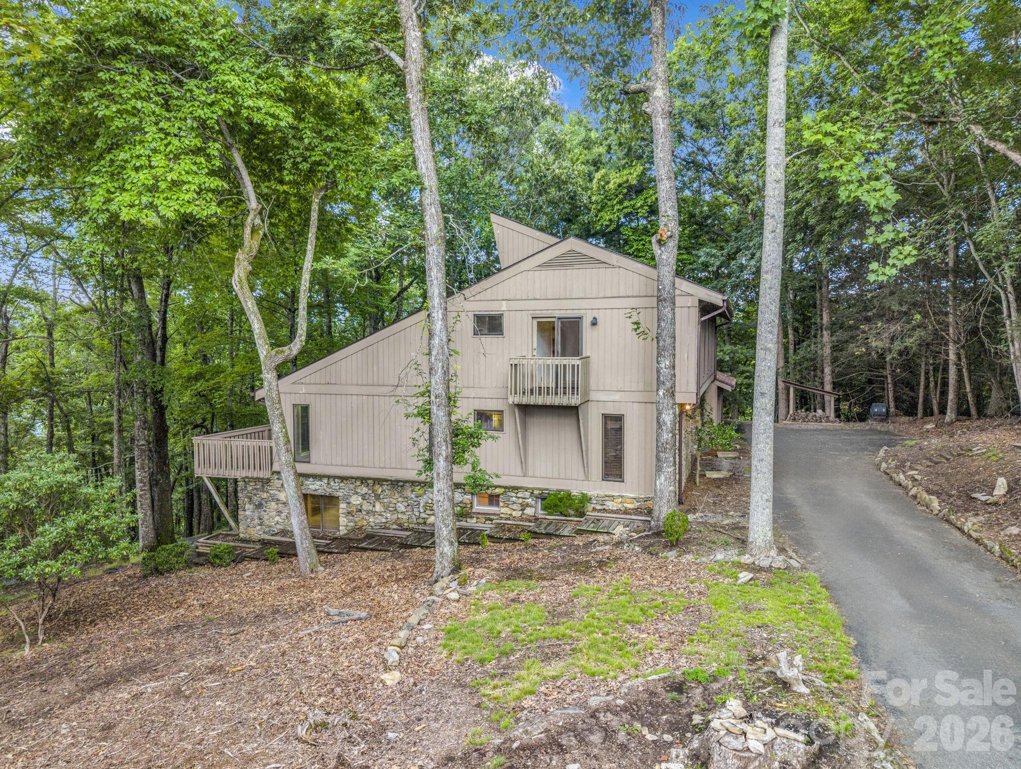 10 Chestnut Ridge Road — Mills River