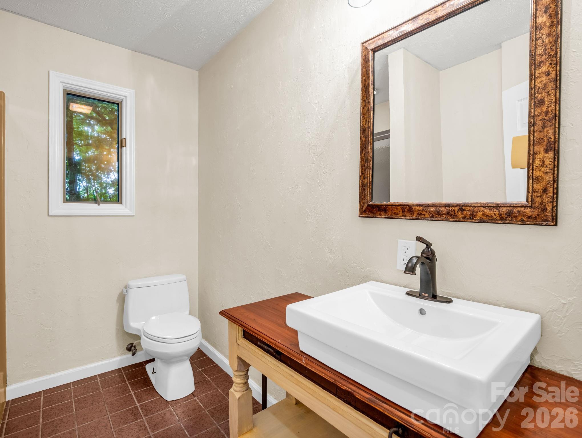 10 Chestnut Ridge Road — Mills River