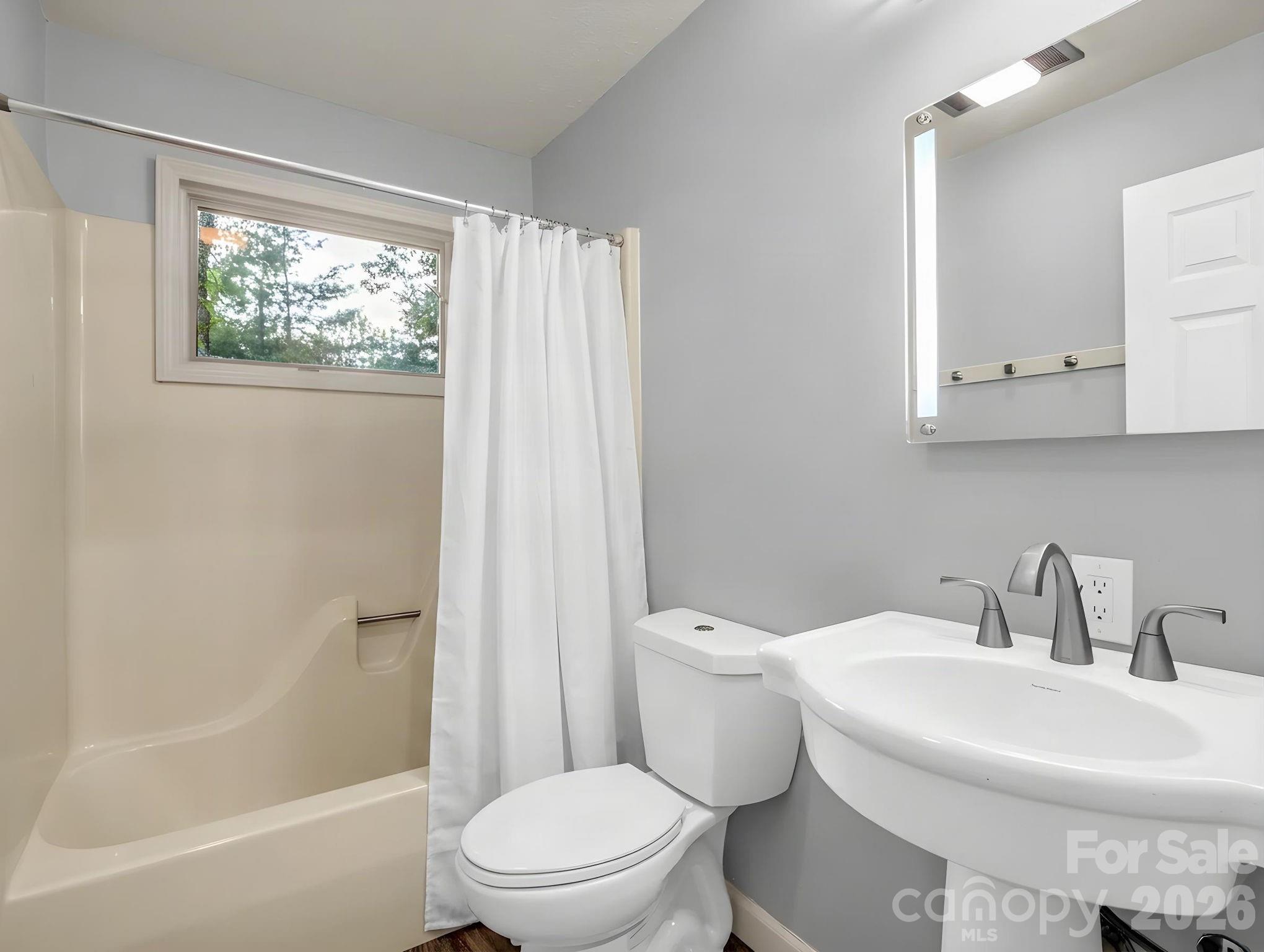 10 Chestnut Ridge Road — Mills River