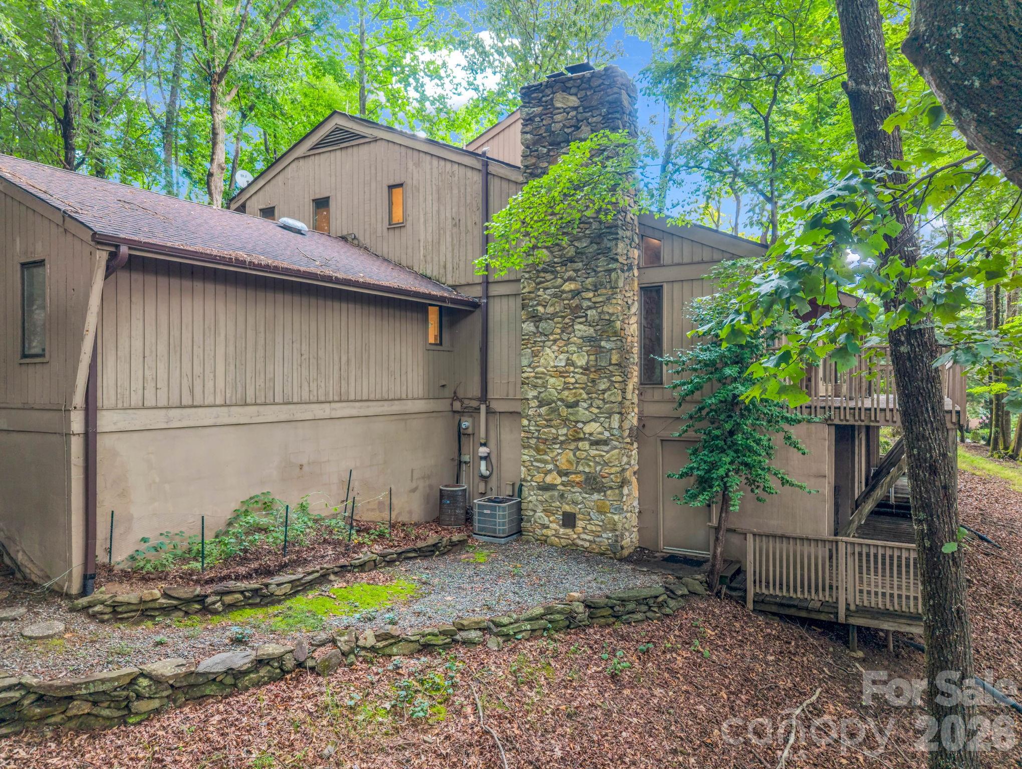 10 Chestnut Ridge Road — Mills River