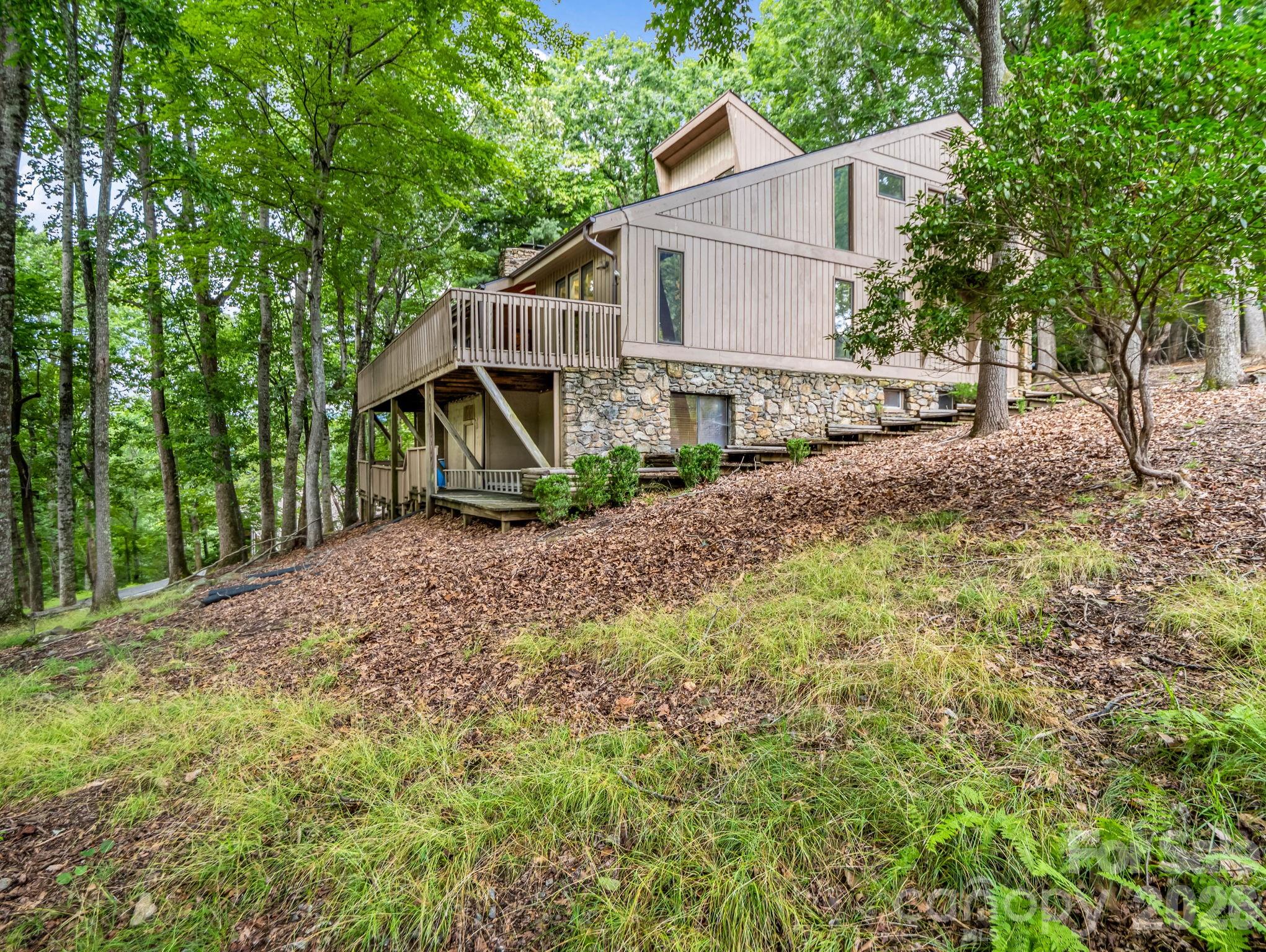 10 Chestnut Ridge Road — Mills River