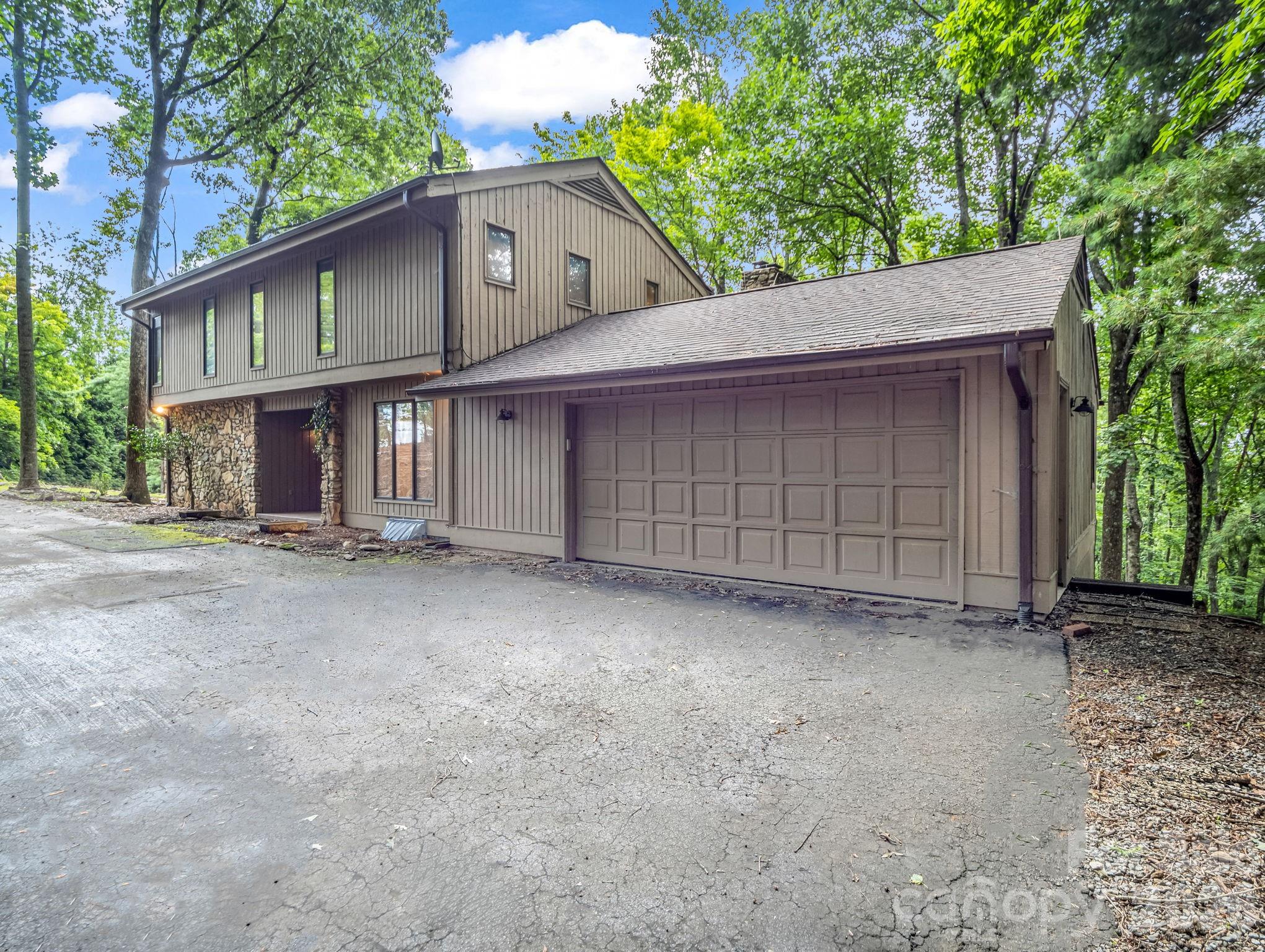 10 Chestnut Ridge Road — Mills River