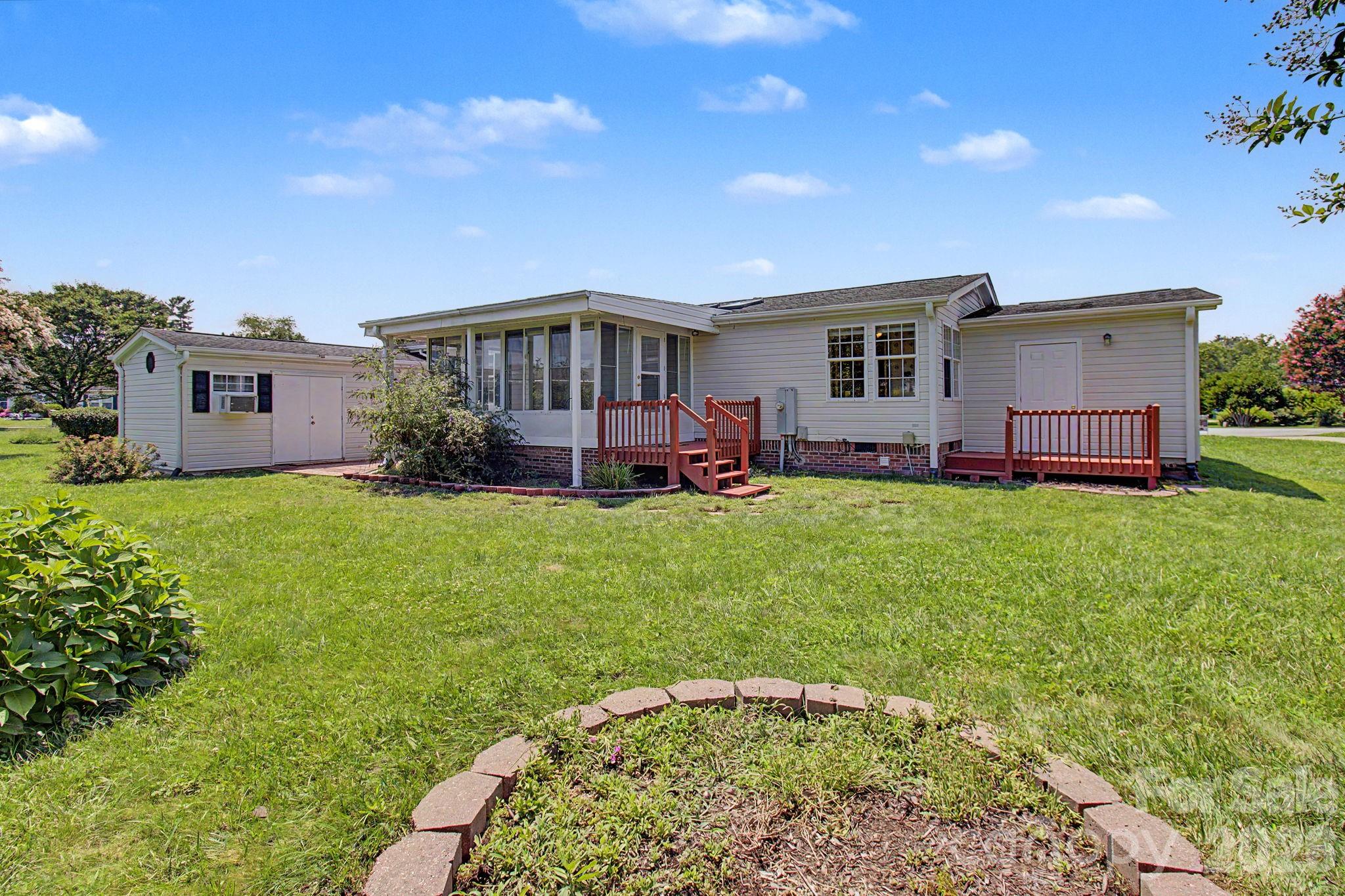 204 Red Birch Court — Hendersonville