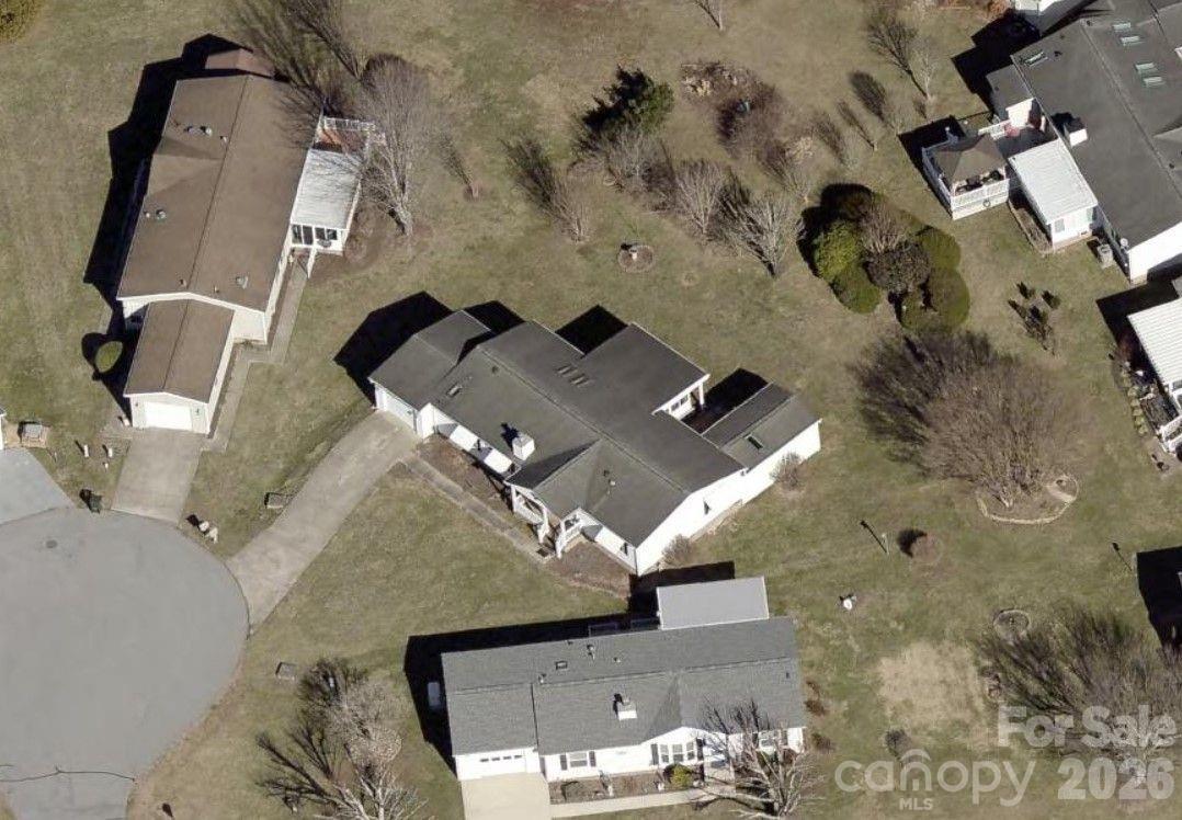 204 Red Birch Court — Hendersonville