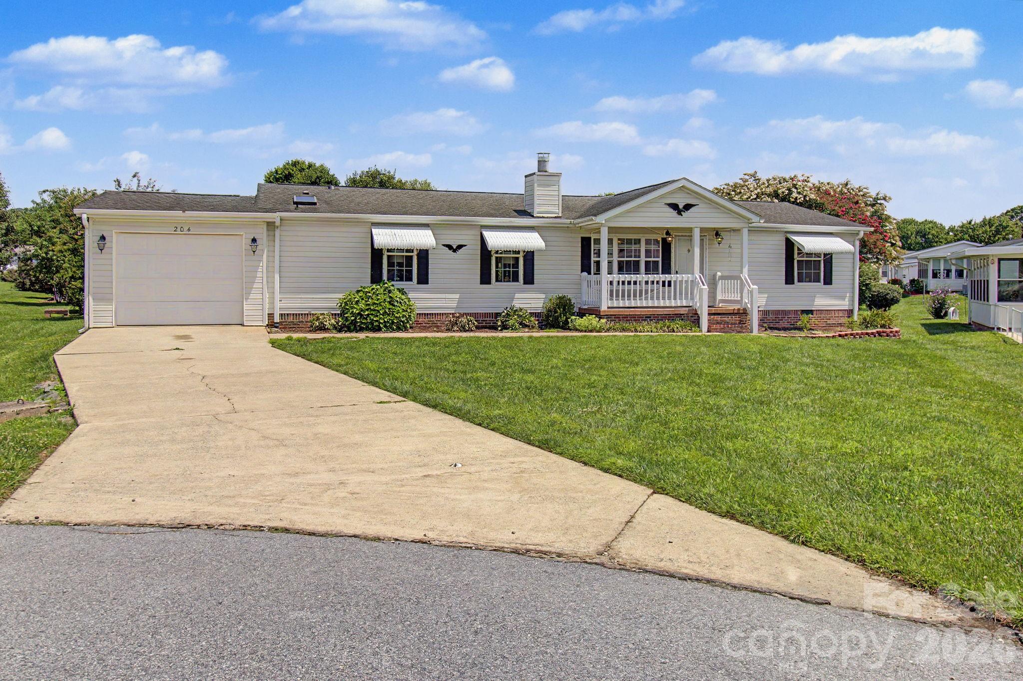 204 Red Birch Court — Hendersonville
