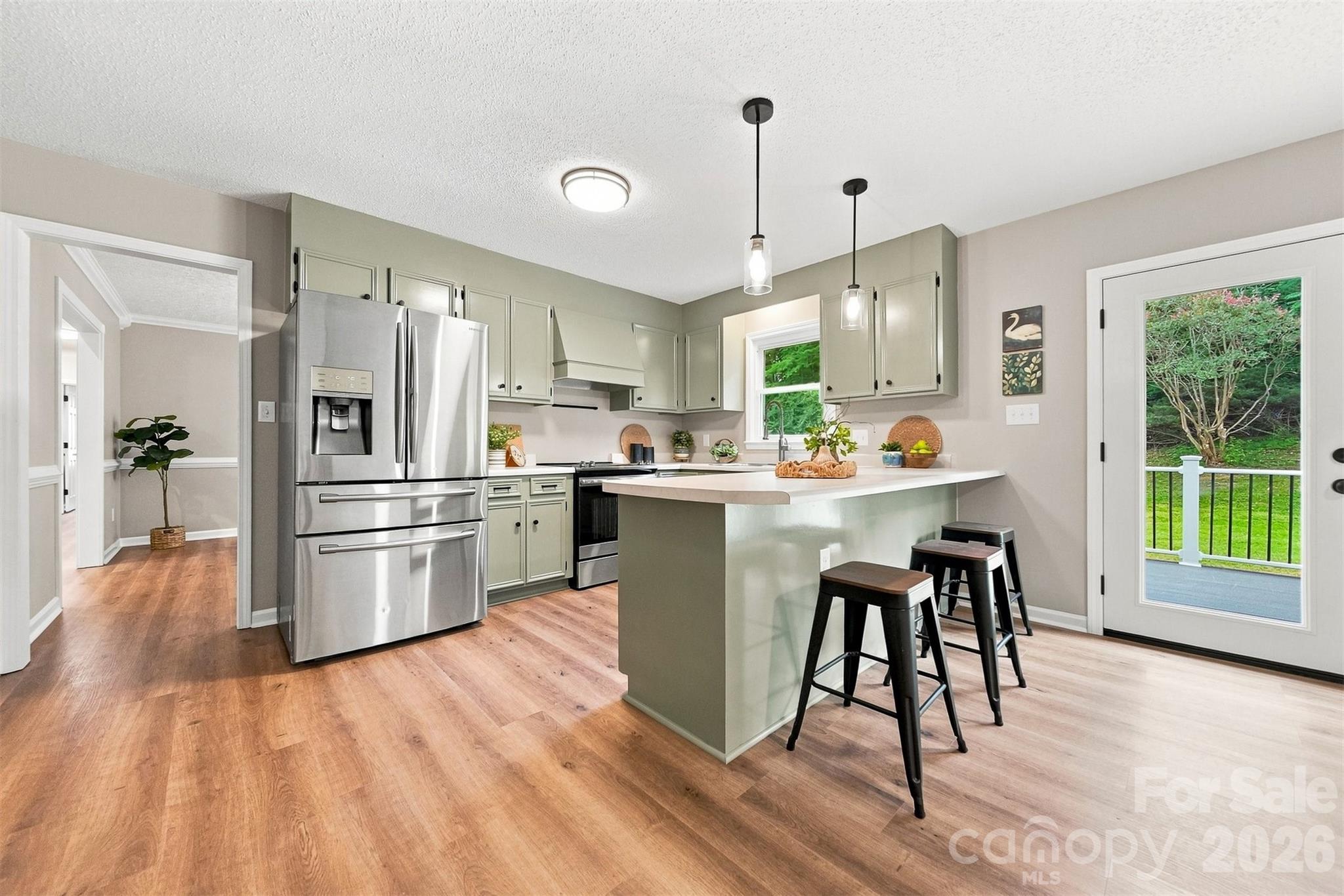 136 Cook Lane — Hickory