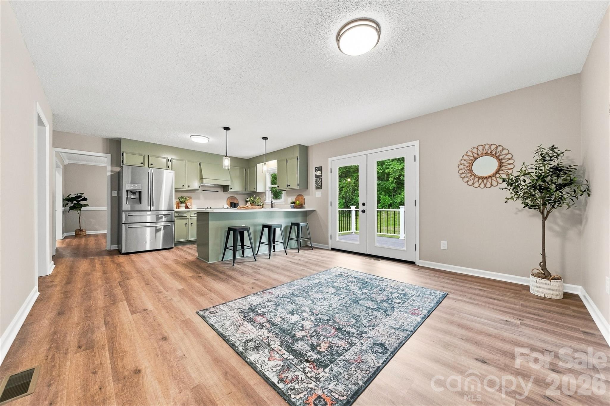 136 Cook Lane — Hickory
