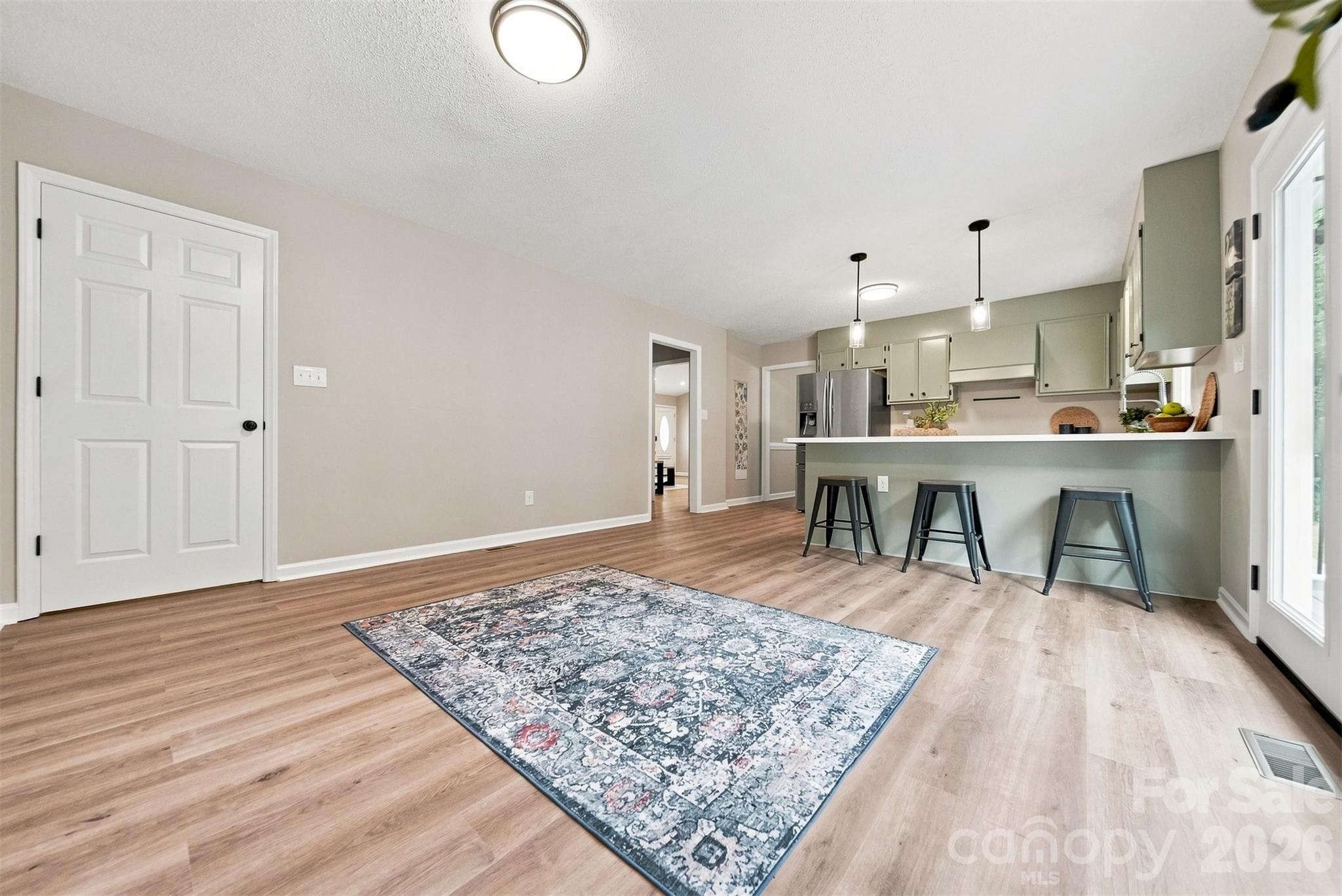 136 Cook Lane — Hickory