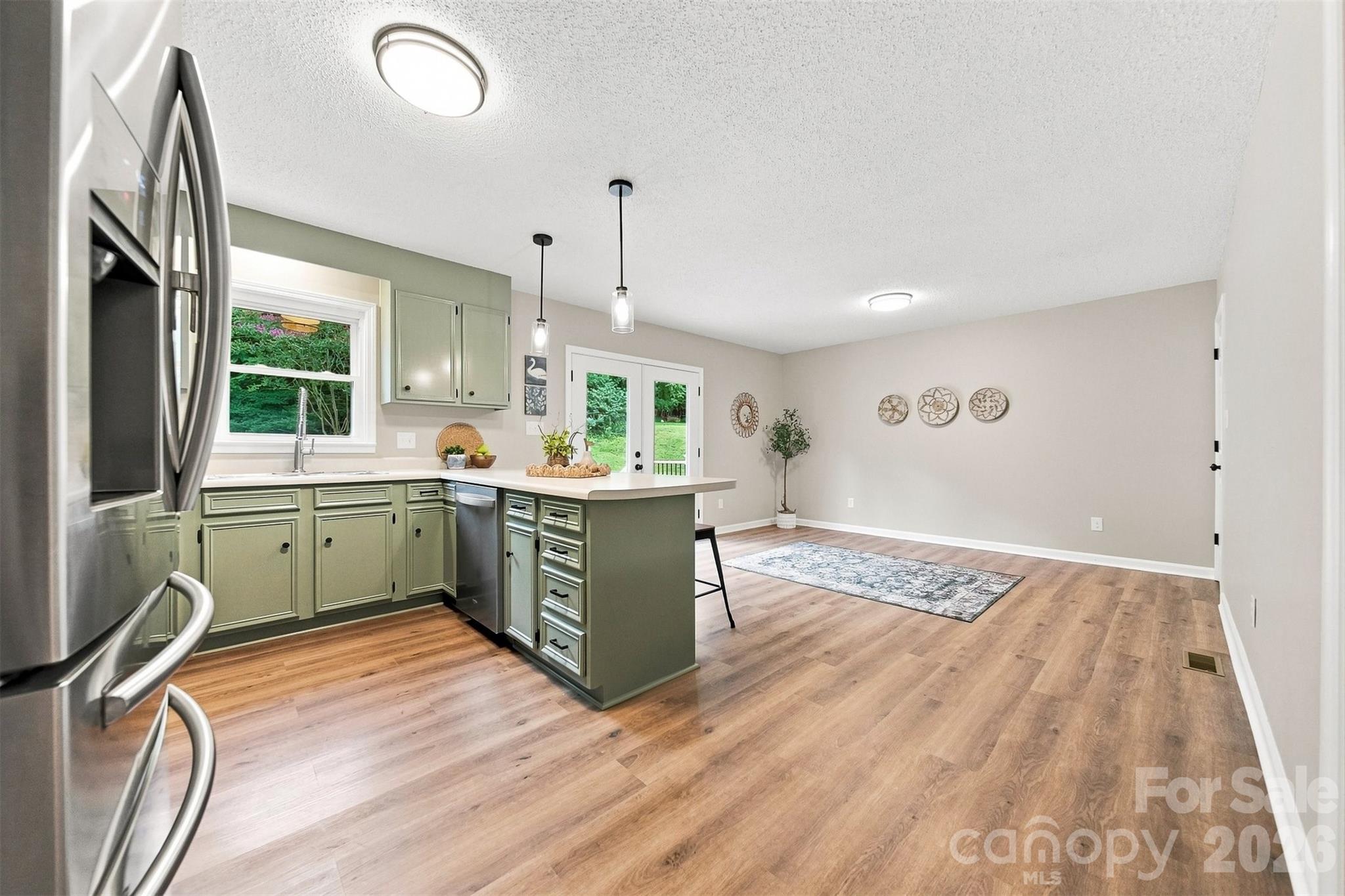 136 Cook Lane — Hickory